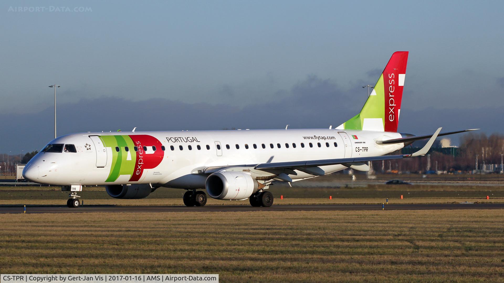 CS-TPR, 2011 Embraer 190LR (ERJ-190-100LR) C/N 19000460, taxi to 36L