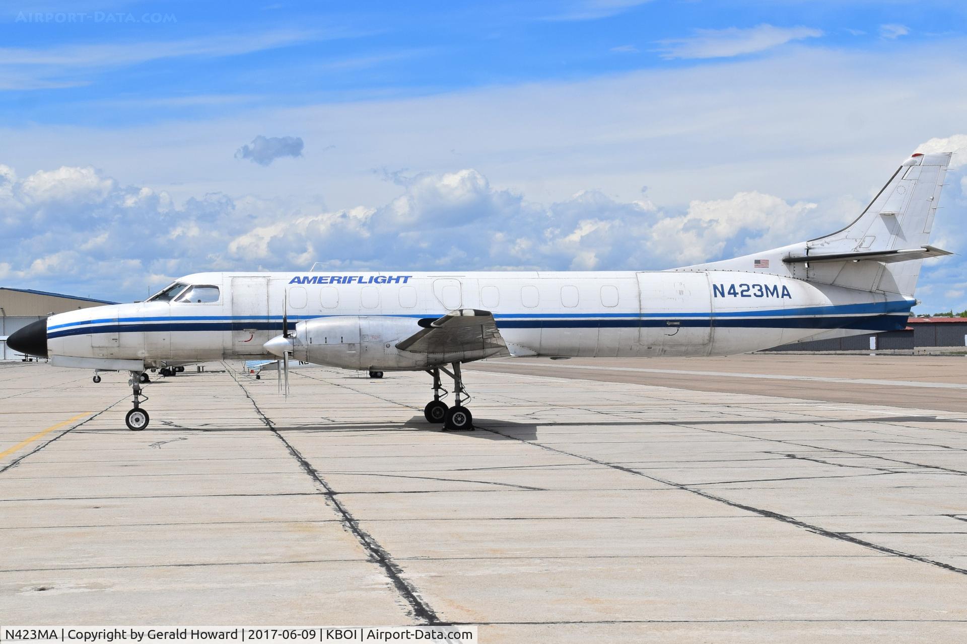 N423MA, 1986 Fairchild Swearingen SA-227AC Metro III C/N AC-636, Parked on the south GA ramp.