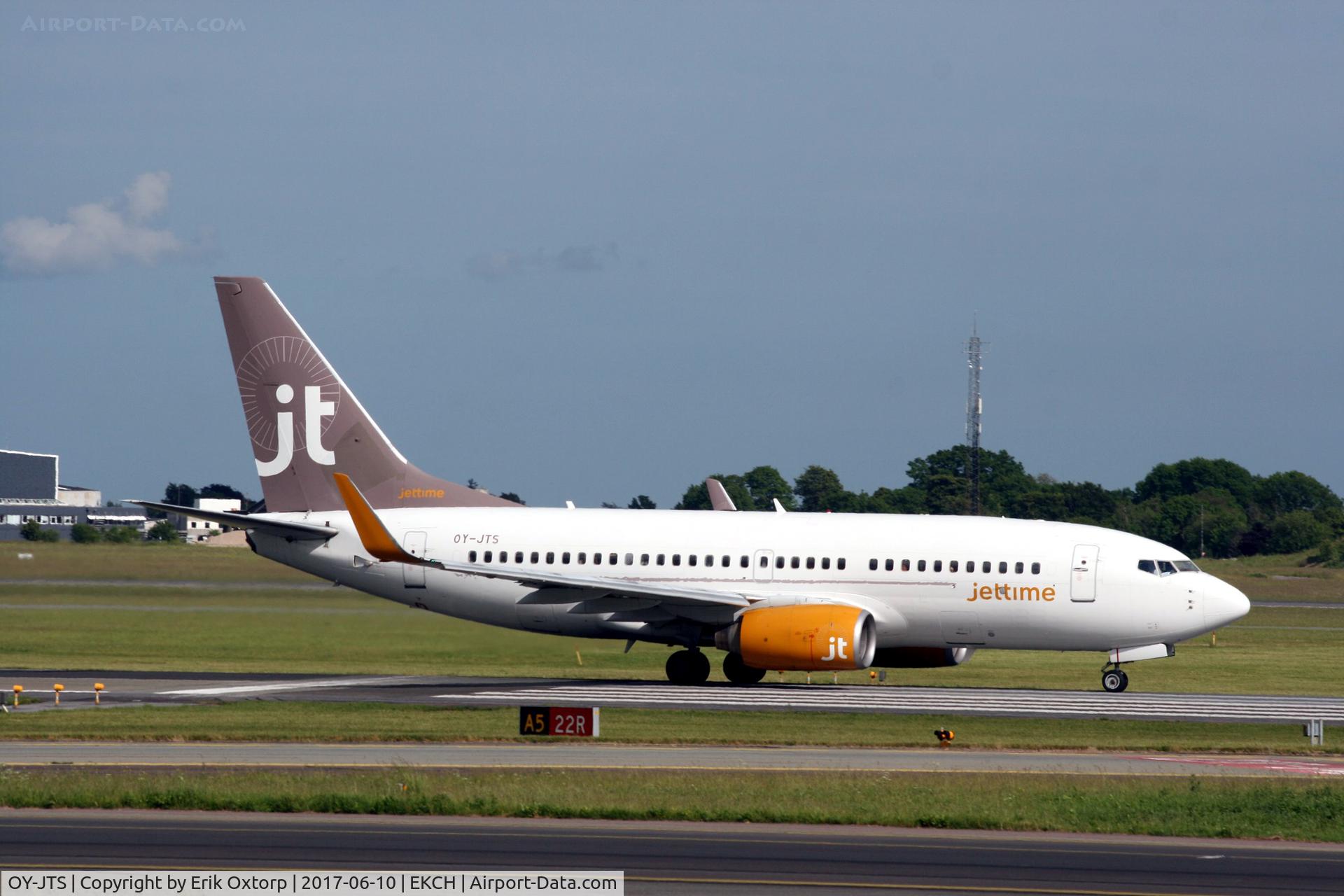 OY-JTS, 2003 Boeing 737-7K2 C/N 33465, OY-JTS taking off rw 22R
