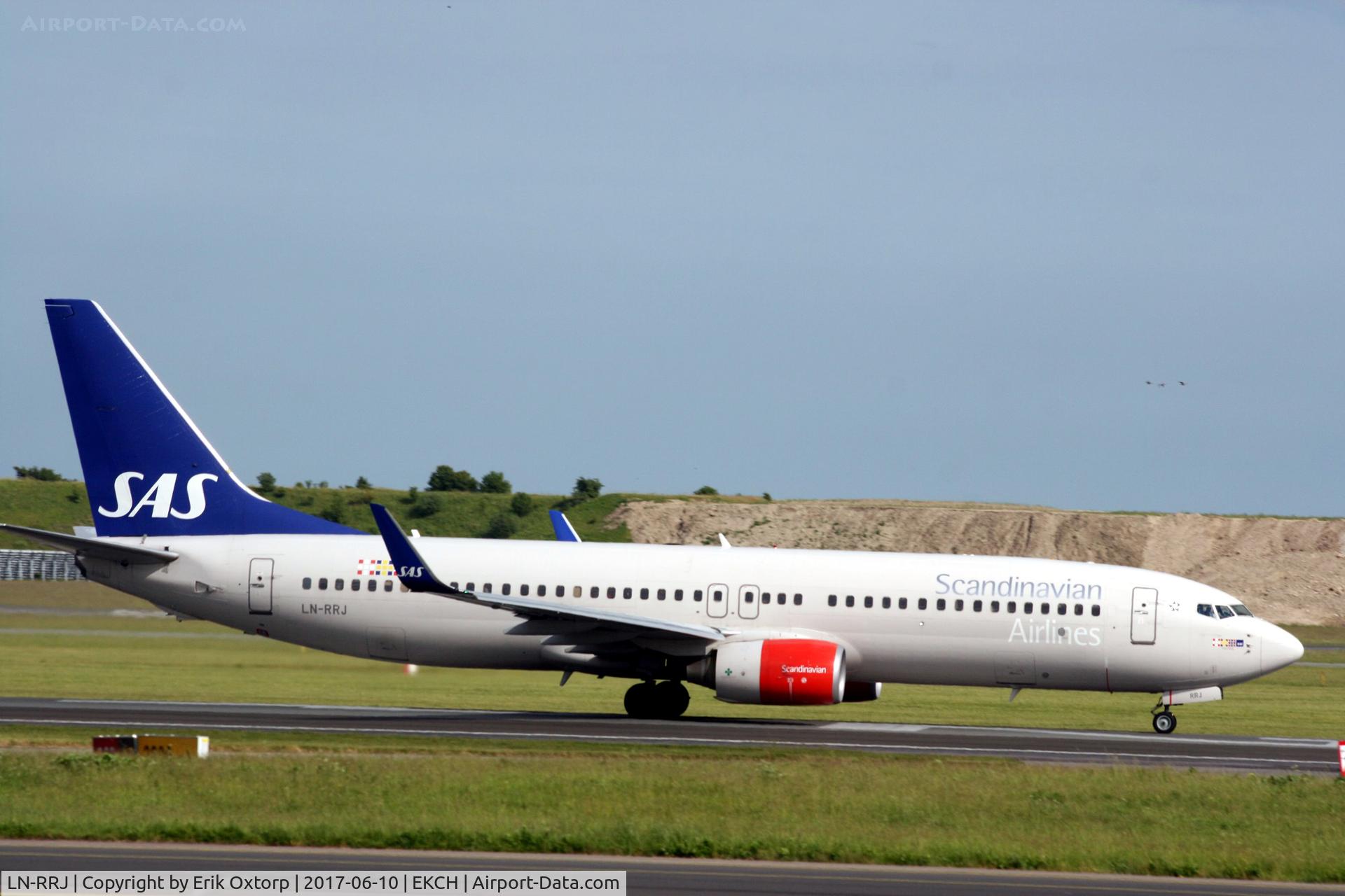 LN-RRJ, 2009 Boeing 737-883 C/N 34547, LN-RRJ taking off rw 22R