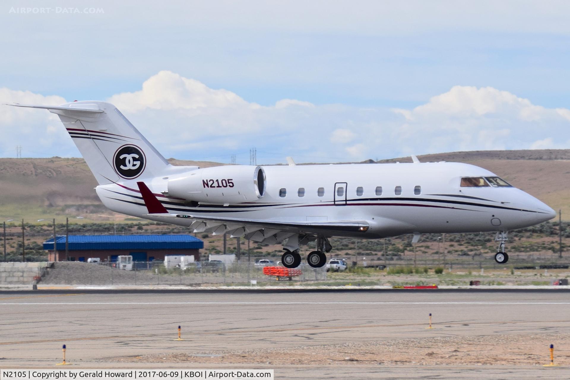 N2105, Canadair Challenger 600 (CL-600-1A11) C/N 1010, Landing RWY 28R.