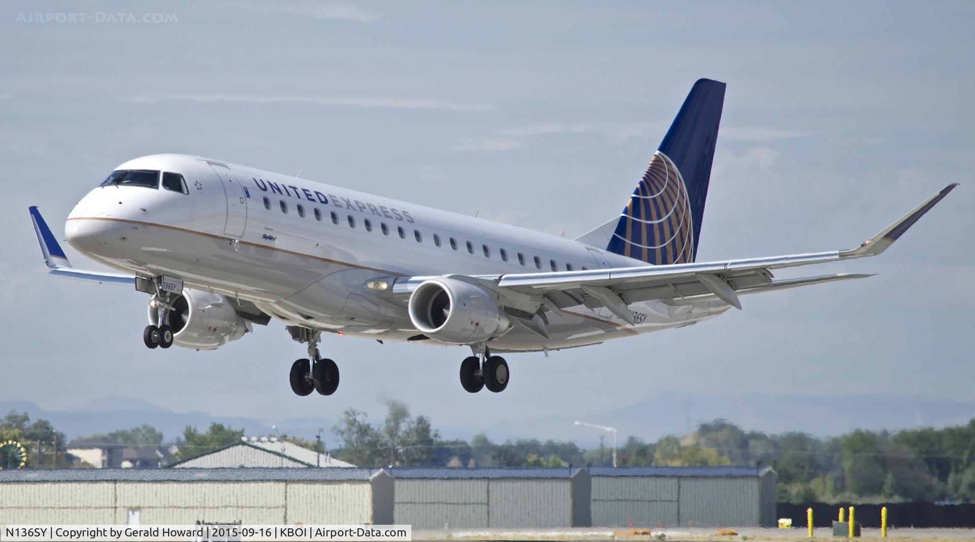 N136SY, 2015 Embraer 175LR (ERJ-170-200LR) C/N 17000462, On final for RWY 10L.