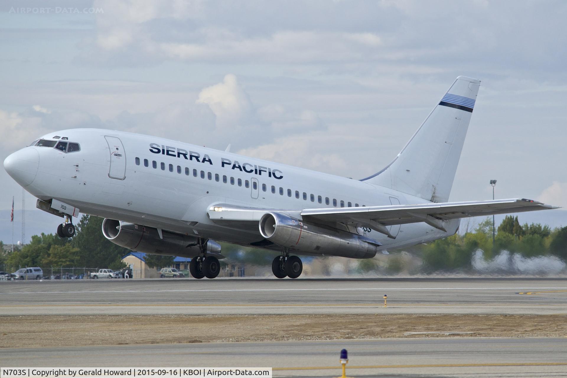 N703S, 1981 Boeing 737-2T4 C/N 22529, Take off roll on RWY 10L.