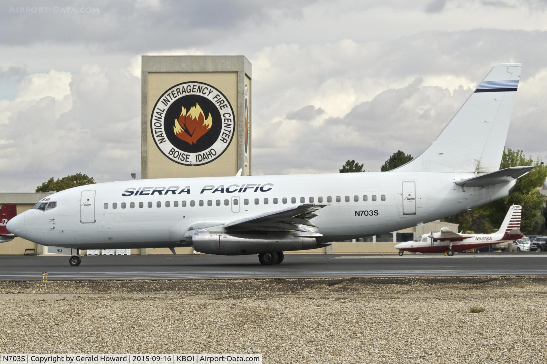 N703S, 1981 Boeing 737-2T4 C/N 22529, Taxing on the NIFC ramp.