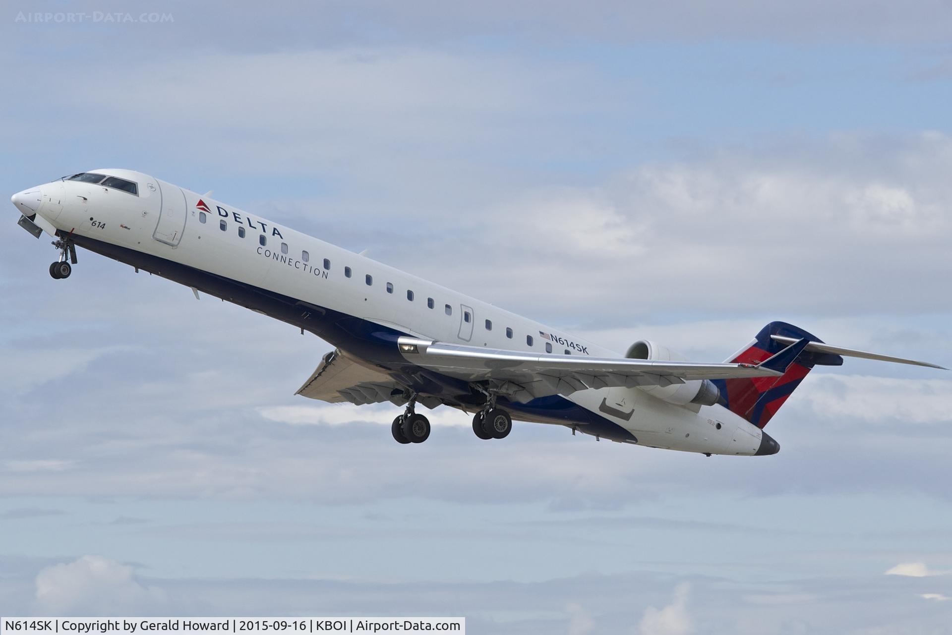 N614SK, 2002 Bombardier CRJ-701 (CL-600-2C10) Regional Jet C/N 10051, Departing RWY 10L.