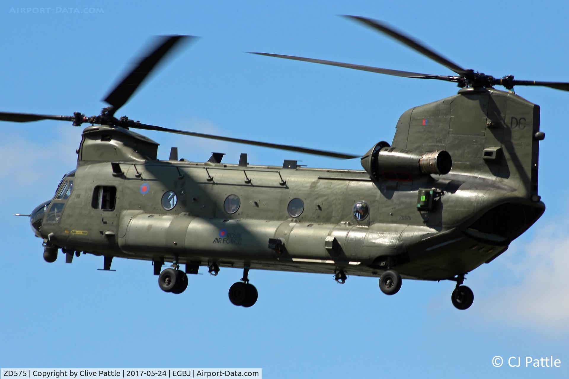 ZD575, 1984 Boeing Vertol Chinook HC.4 C/N MA035/M7023, On finals to Staverton EGBJ