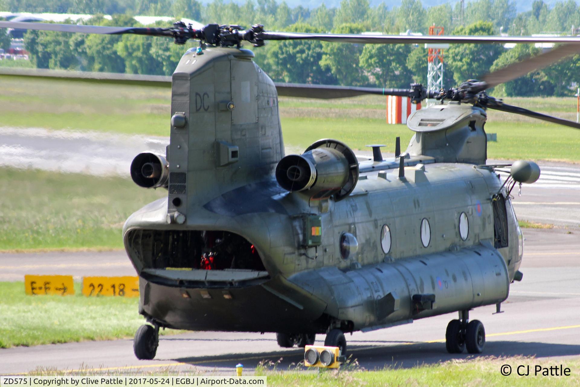 ZD575, 1984 Boeing Vertol Chinook HC.4 C/N MA035/M7023, Rear end departure at Staverton EGBJ