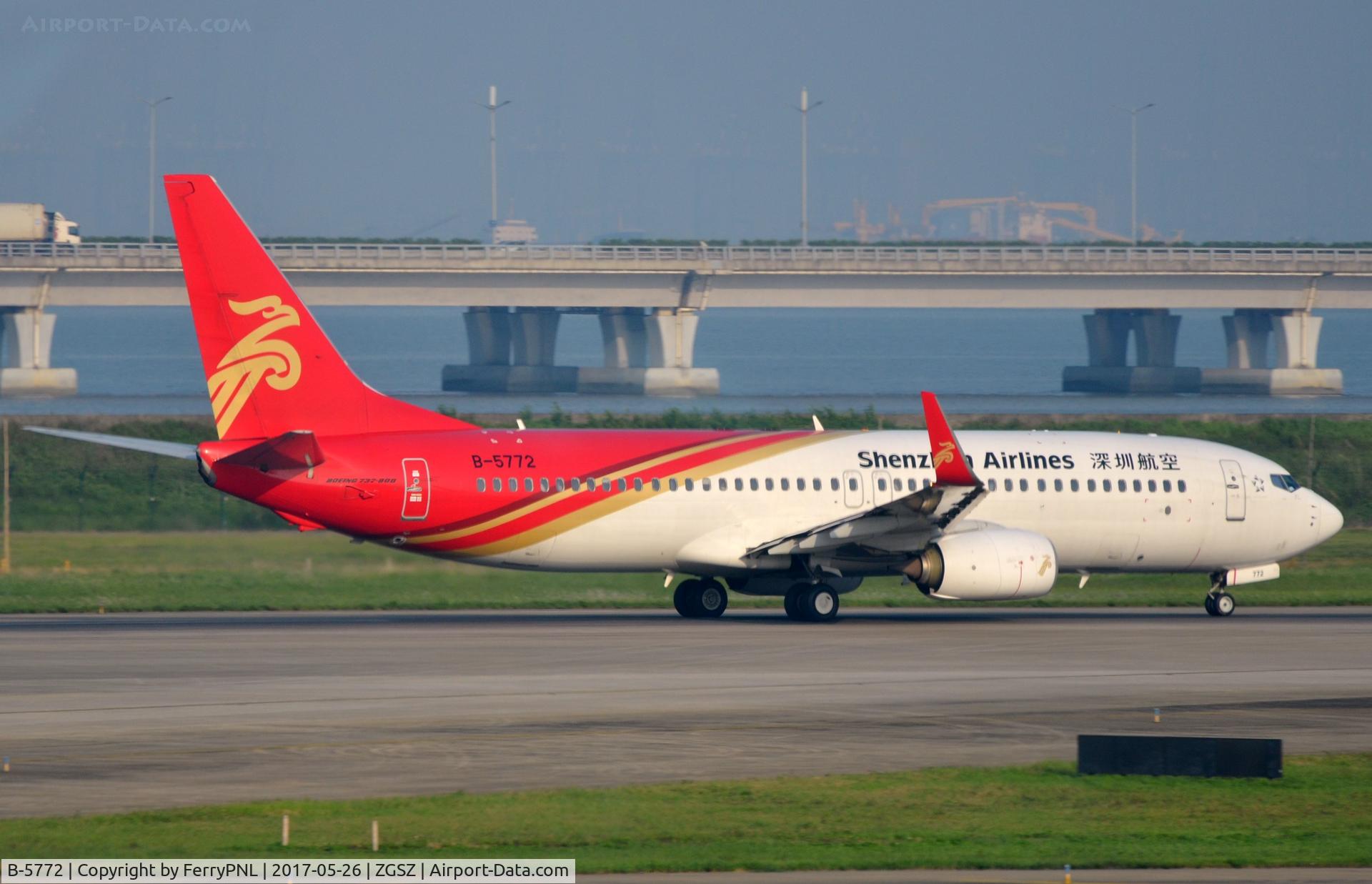 B-5772, 2013 Boeing 737-87L C/N 39135, Shenzhen B738 departing