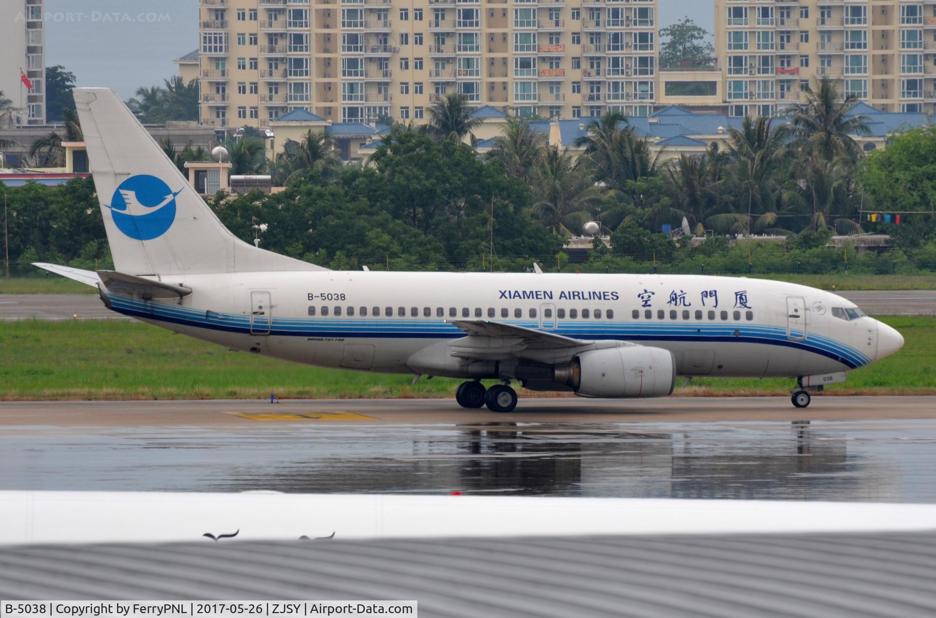 B-5038, 2003 Boeing 737-75C C/N 30656, Xiamen B737 in old cs taxying in.