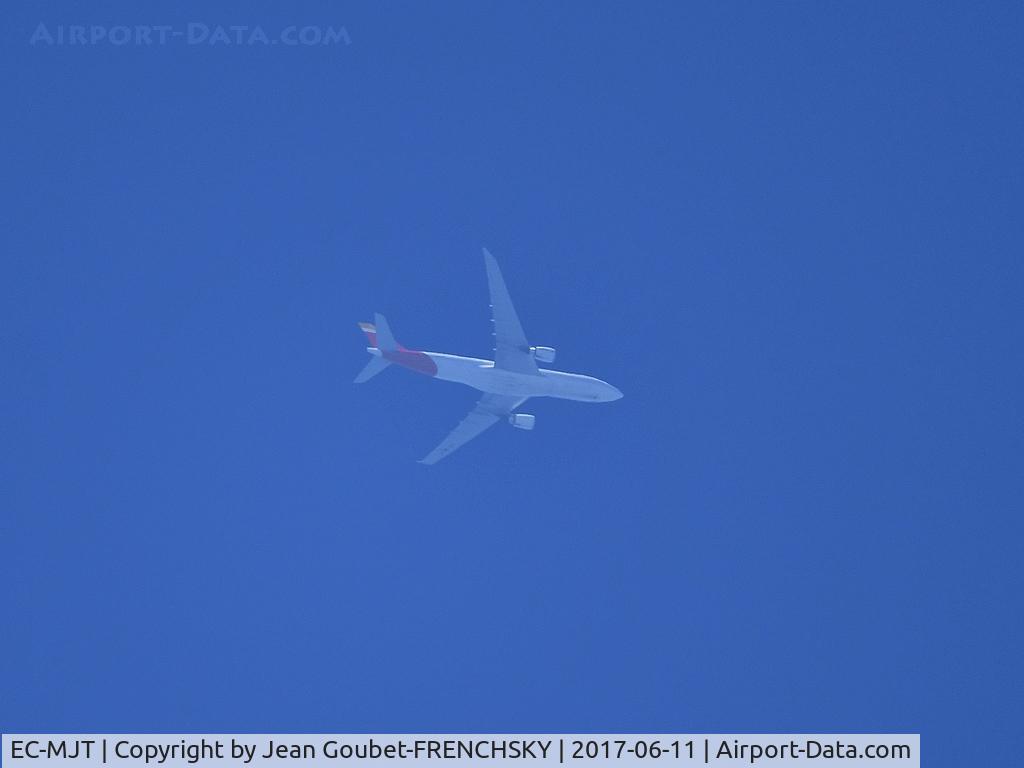 EC-MJT, 2016 Airbus A330-202 C/N 1714, IB6801 /IBE6801 above Bordeaux, flight level 340, Madrid to Tokyo NRT
