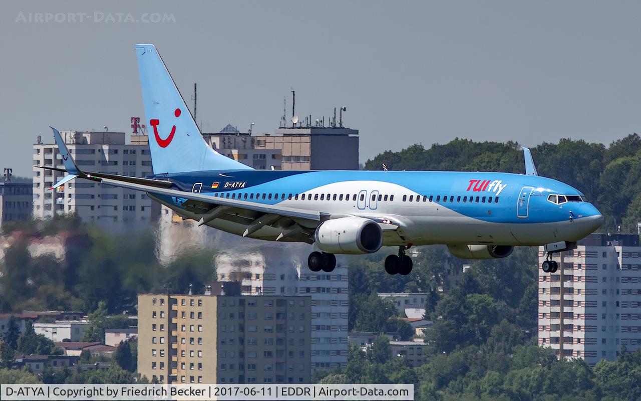 D-ATYA, 2013 Boeing 737-8K5 C/N 37256, on final RW09