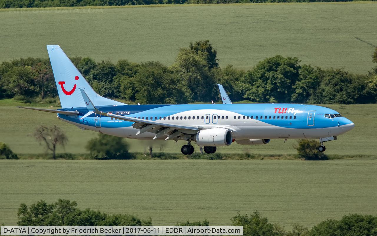 D-ATYA, 2013 Boeing 737-8K5 C/N 37256, on final RW09