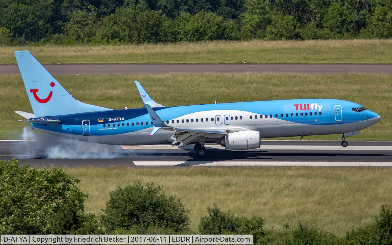 D-ATYA, 2013 Boeing 737-8K5 C/N 37256, touchdown on RW09
