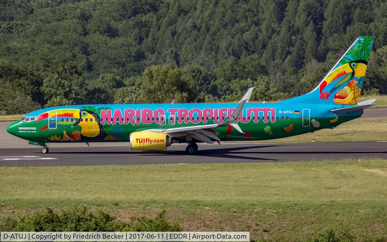 D-ATUJ, 2012 Boeing 737-8K5 C/N 39923, vacating the runway
