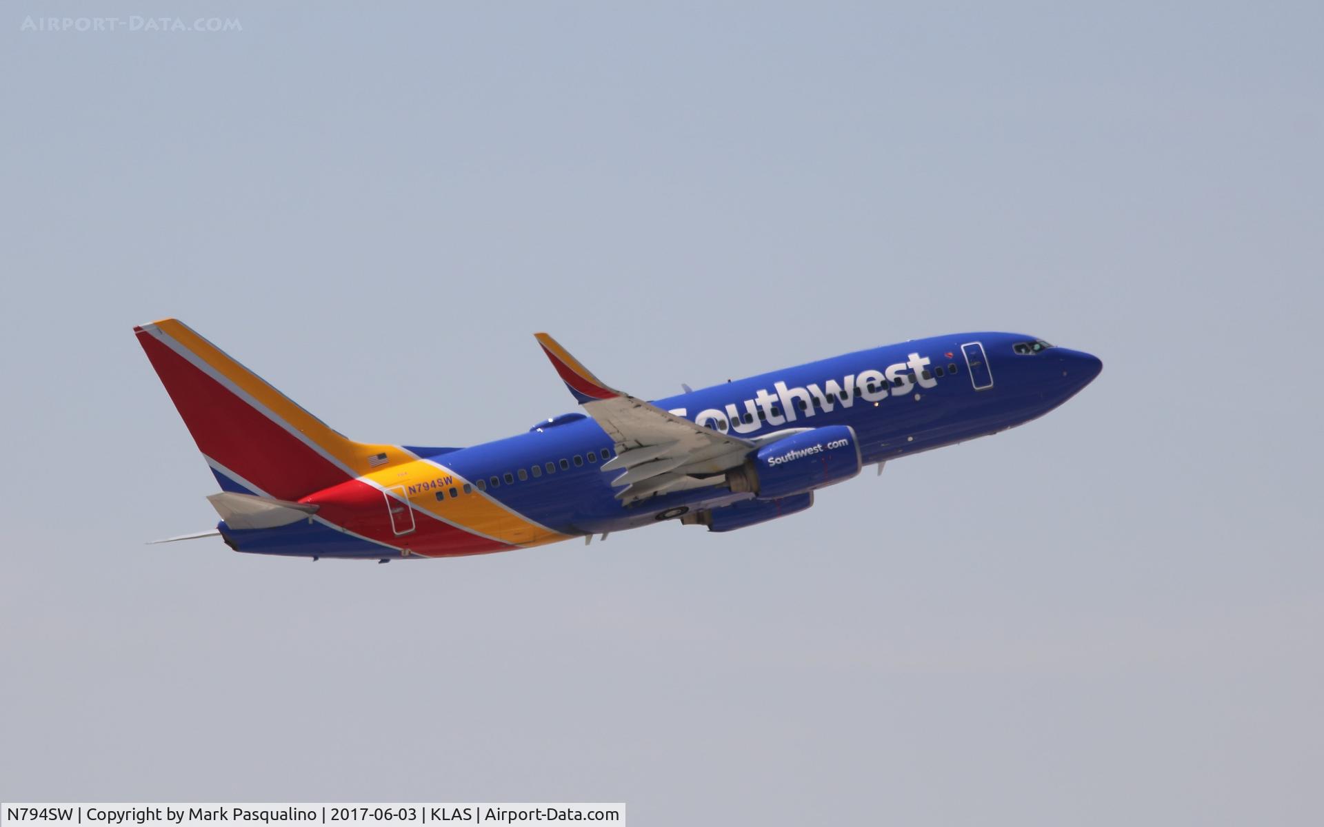 N794SW, 2001 Boeing 737-7H4 C/N 30605, Boeing 737-700