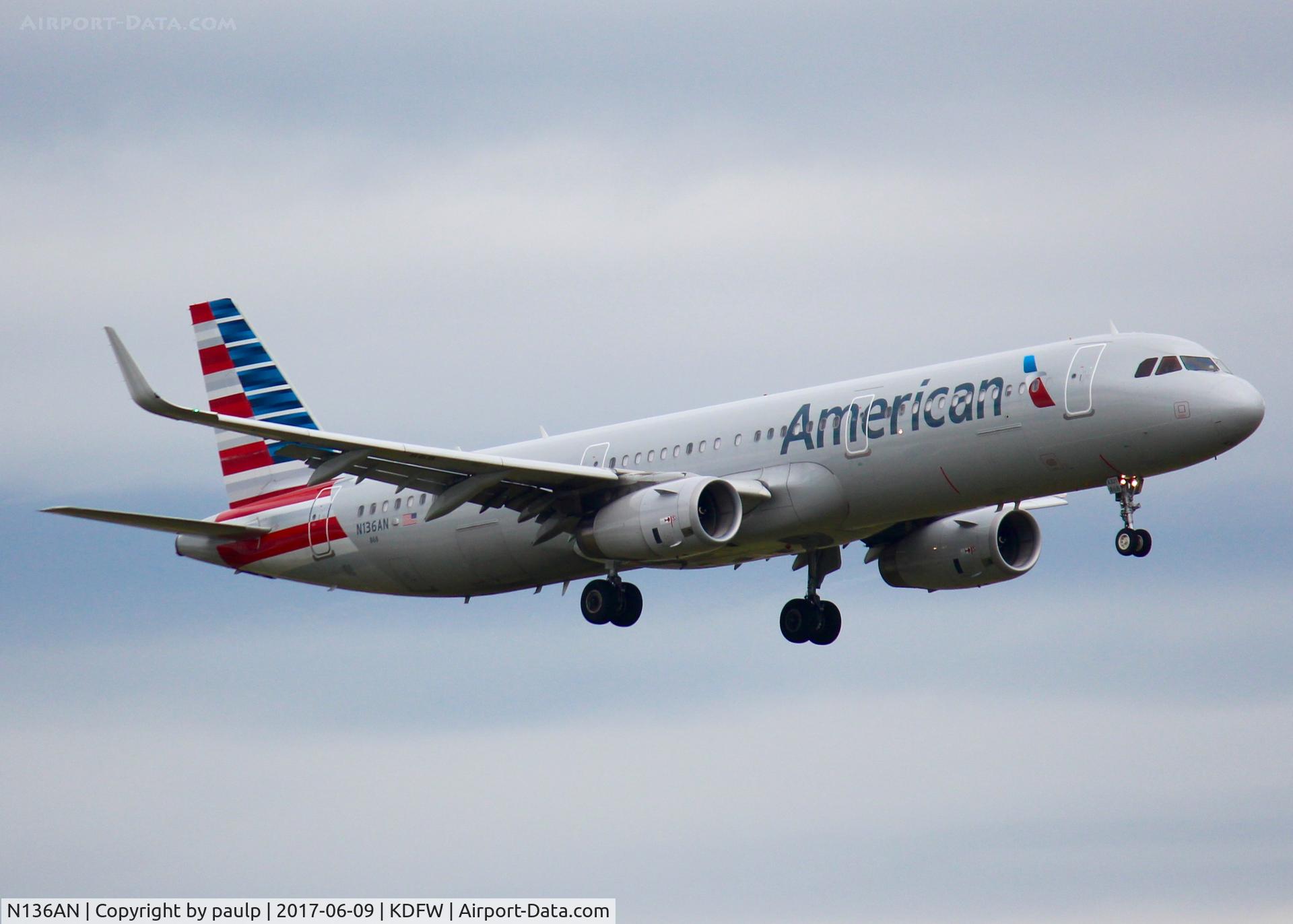 N136AN, 2015 Airbus A321-231 C/N 6532, At DFW.