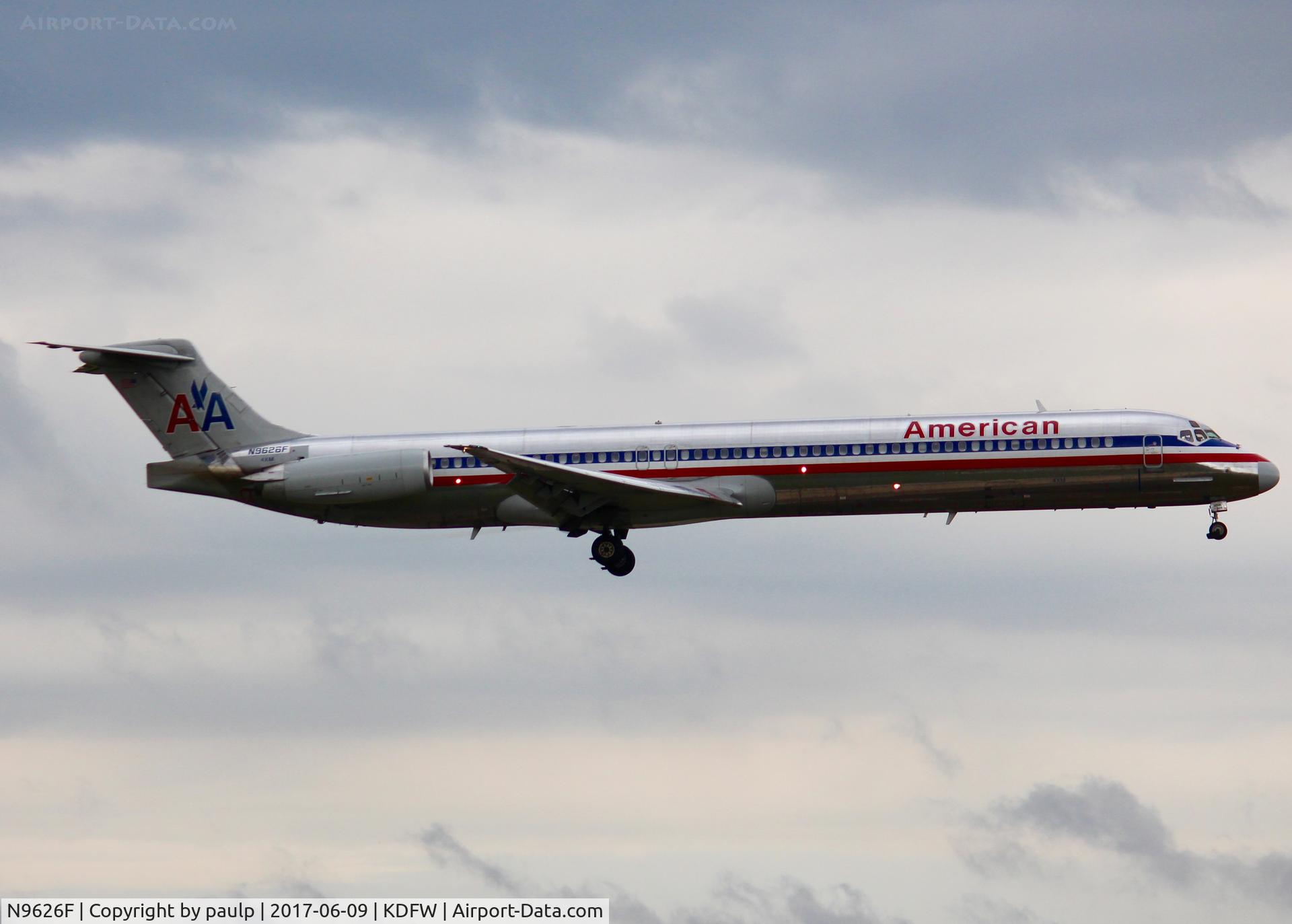 N9626F, 1998 McDonnell Douglas MD-83 (DC-9-83) C/N 53596, At DFW.