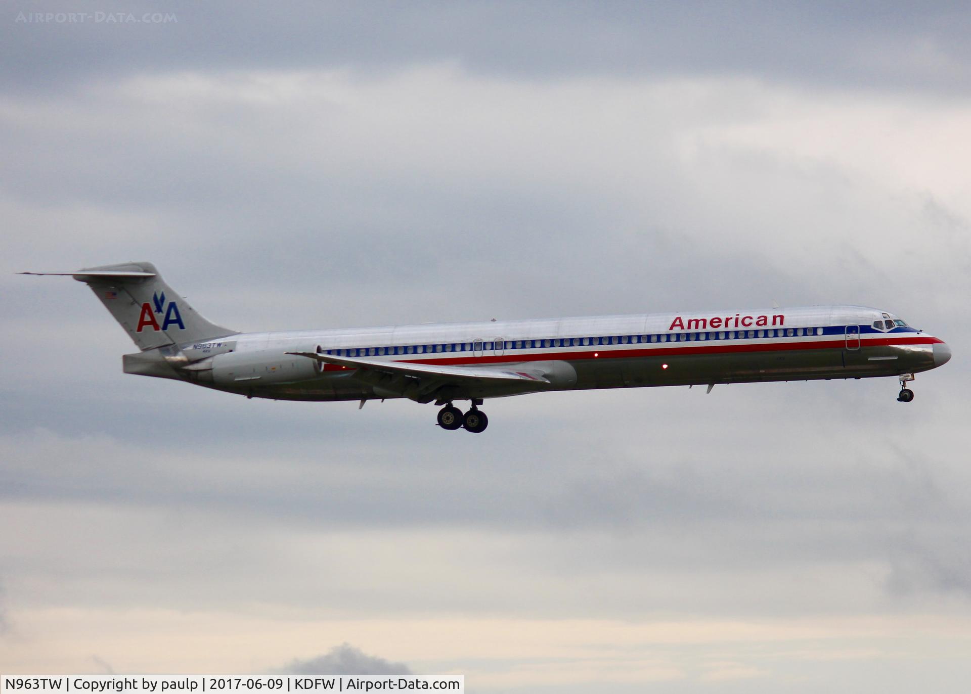 N963TW, 1999 McDonnell Douglas MD-83 (DC-9-83) C/N 53613, At DFW.