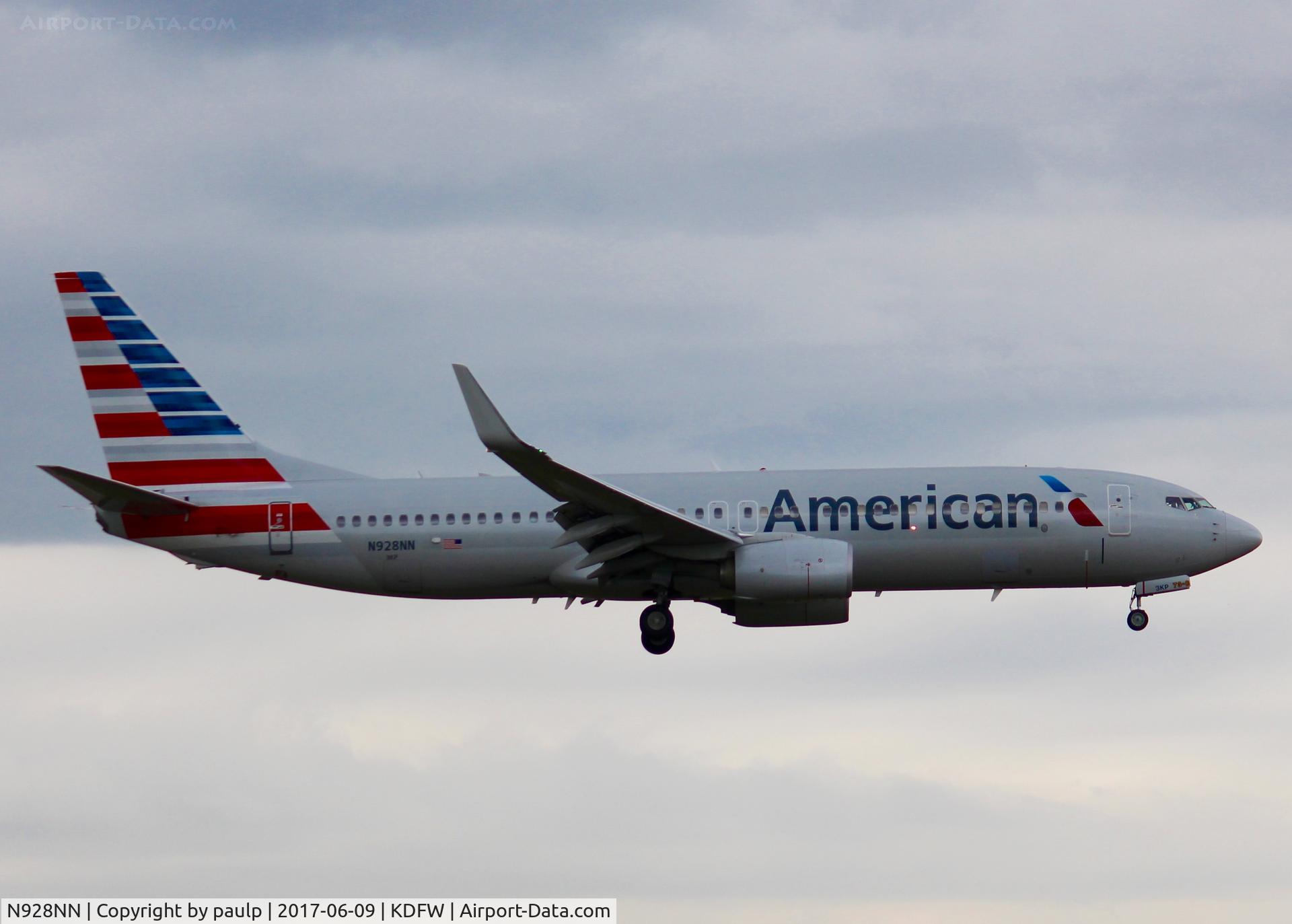 N928NN, 2013 Boeing 737-823 C/N 31172, At DFW.