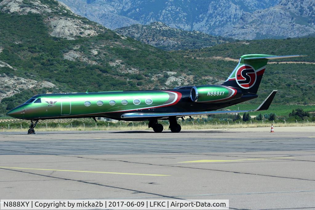 N888XY, 1997 Gulfstream Aerospace G-V C/N 509, Parked