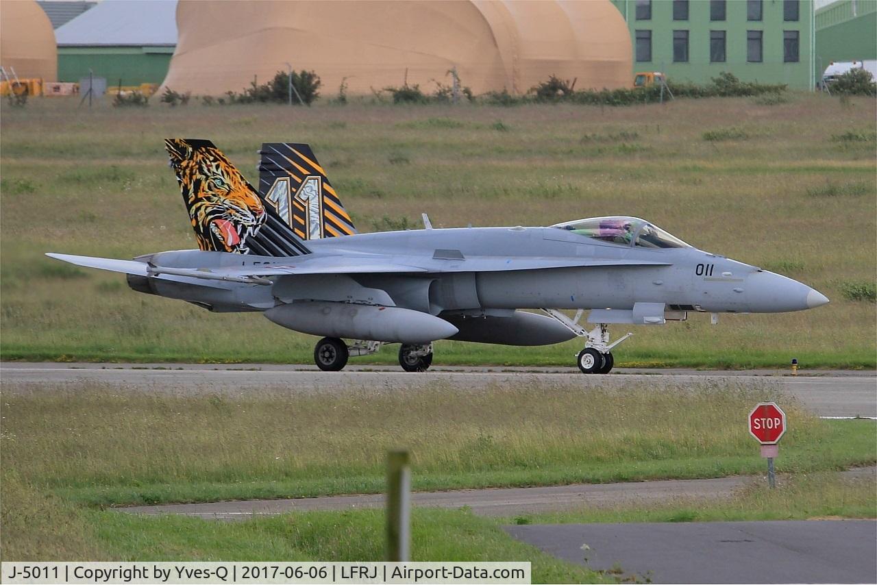 J-5011, McDonnell Douglas F/A-18C Hornet C/N 1351, McDonnell Douglas FA-18C Hornet, Taxiing to flight line, Landivisiau Naval Air Base (LFRJ) Tiger Meet 2017