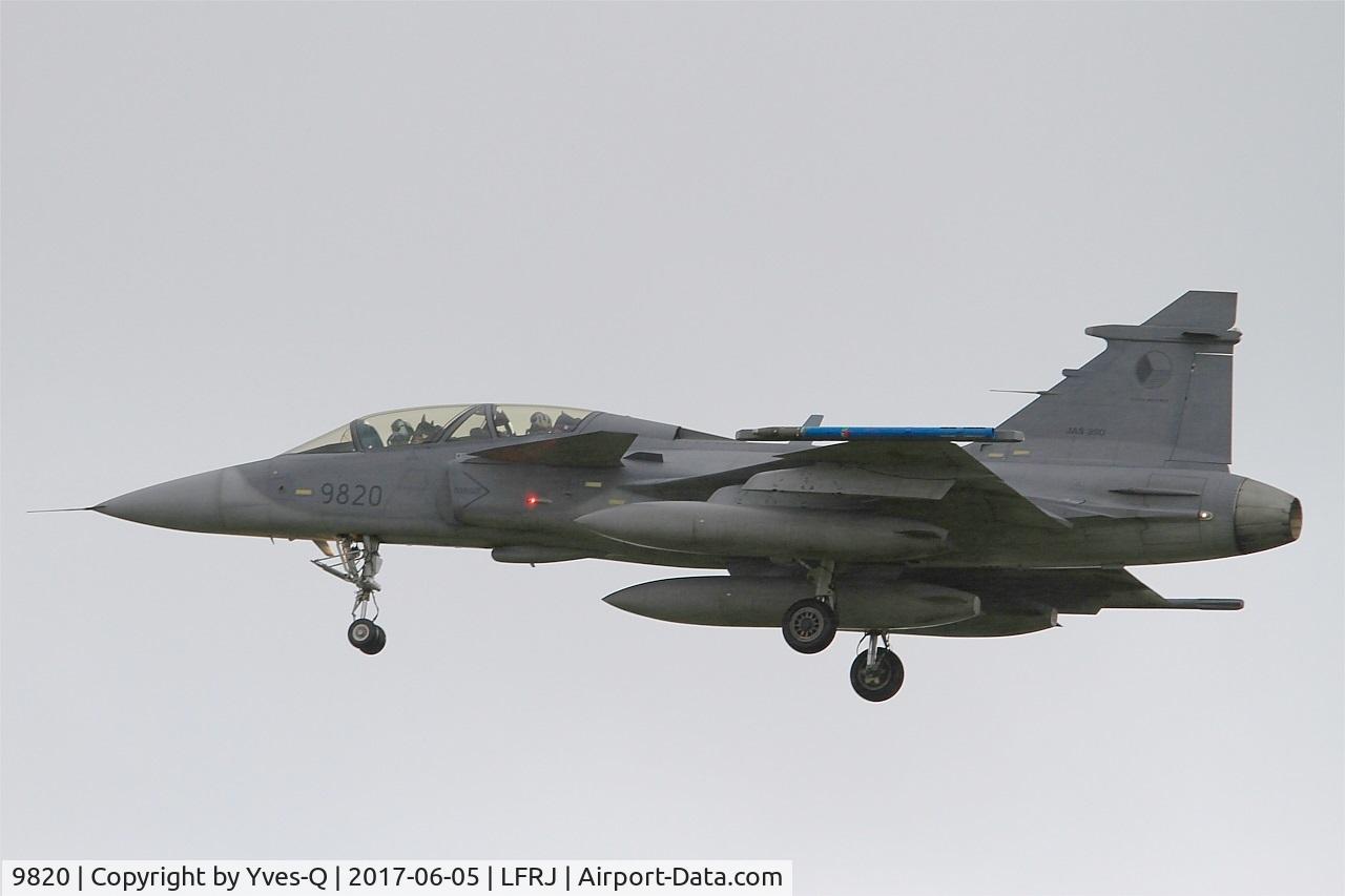 9820, 2005 Saab JAS-39D Gripen C/N 39820, Saab JAS-39D Gripen, On final rwy 26, Landivisiau Naval Air Base (LFRJ) Tiger Meet 2017