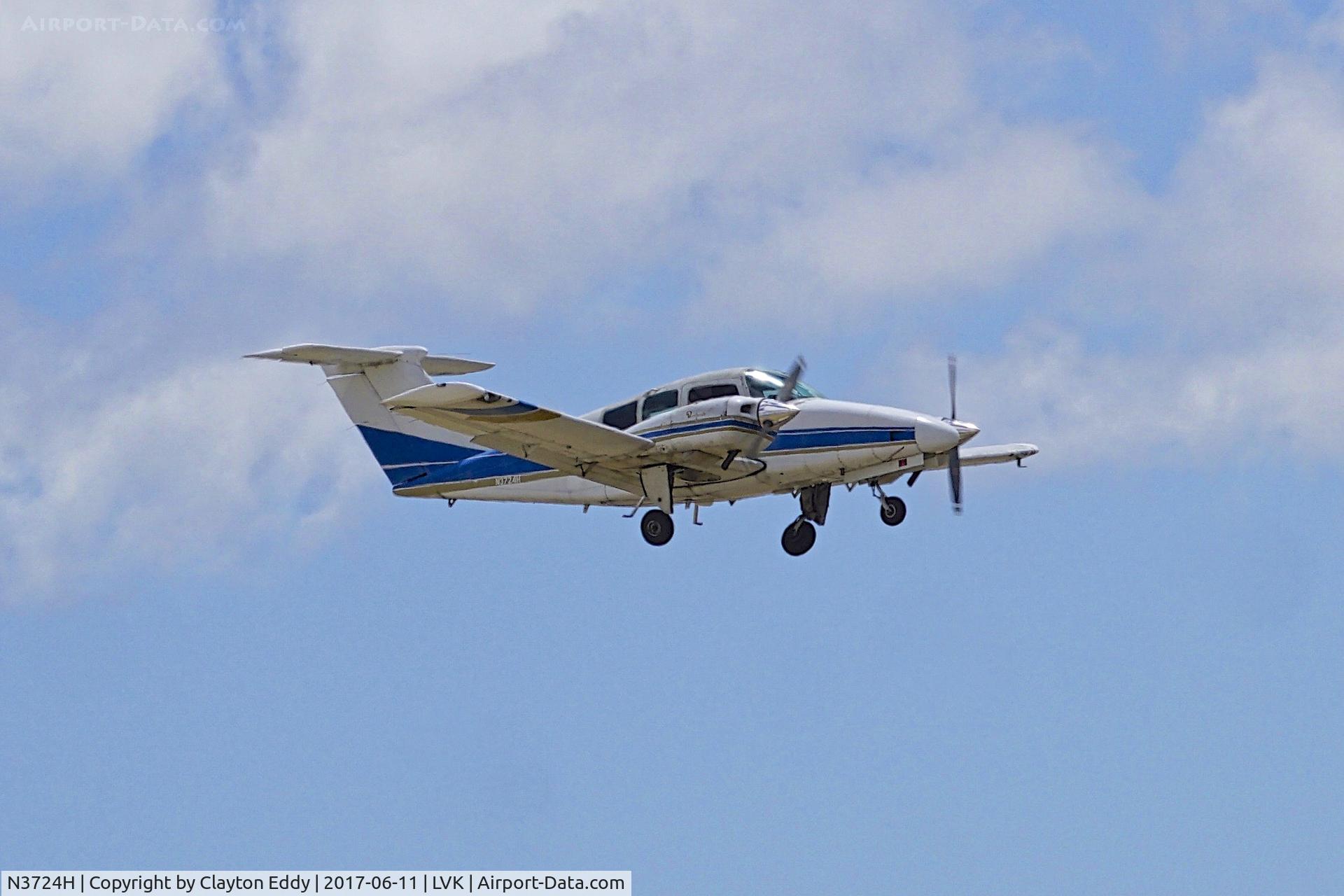 N3724H, 1982 Beech 76 Duchess C/N ME-350, Livermore Airport California 2017.