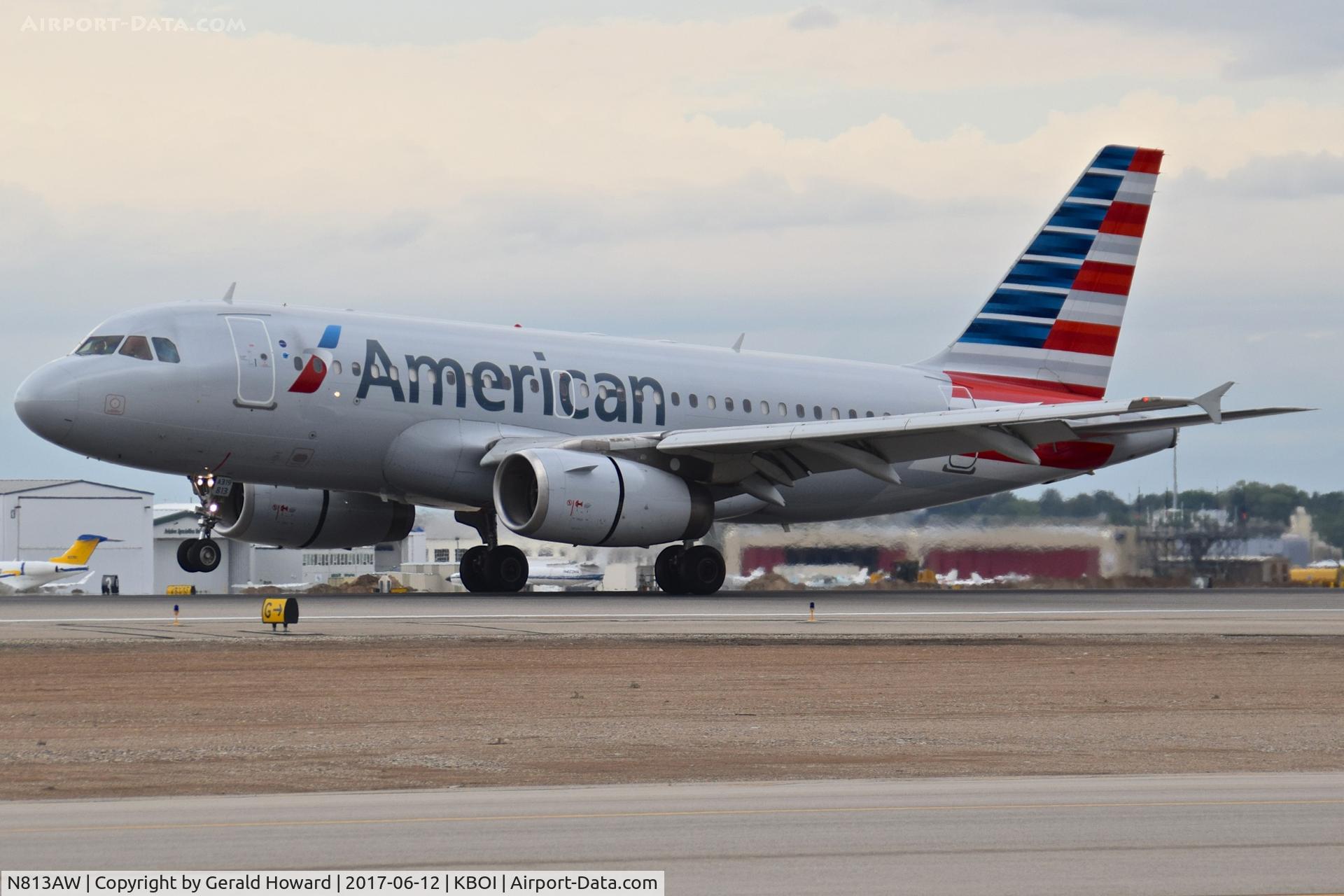 N813AW, 2000 Airbus A319-132 C/N 1223, Landing RWY 10L.