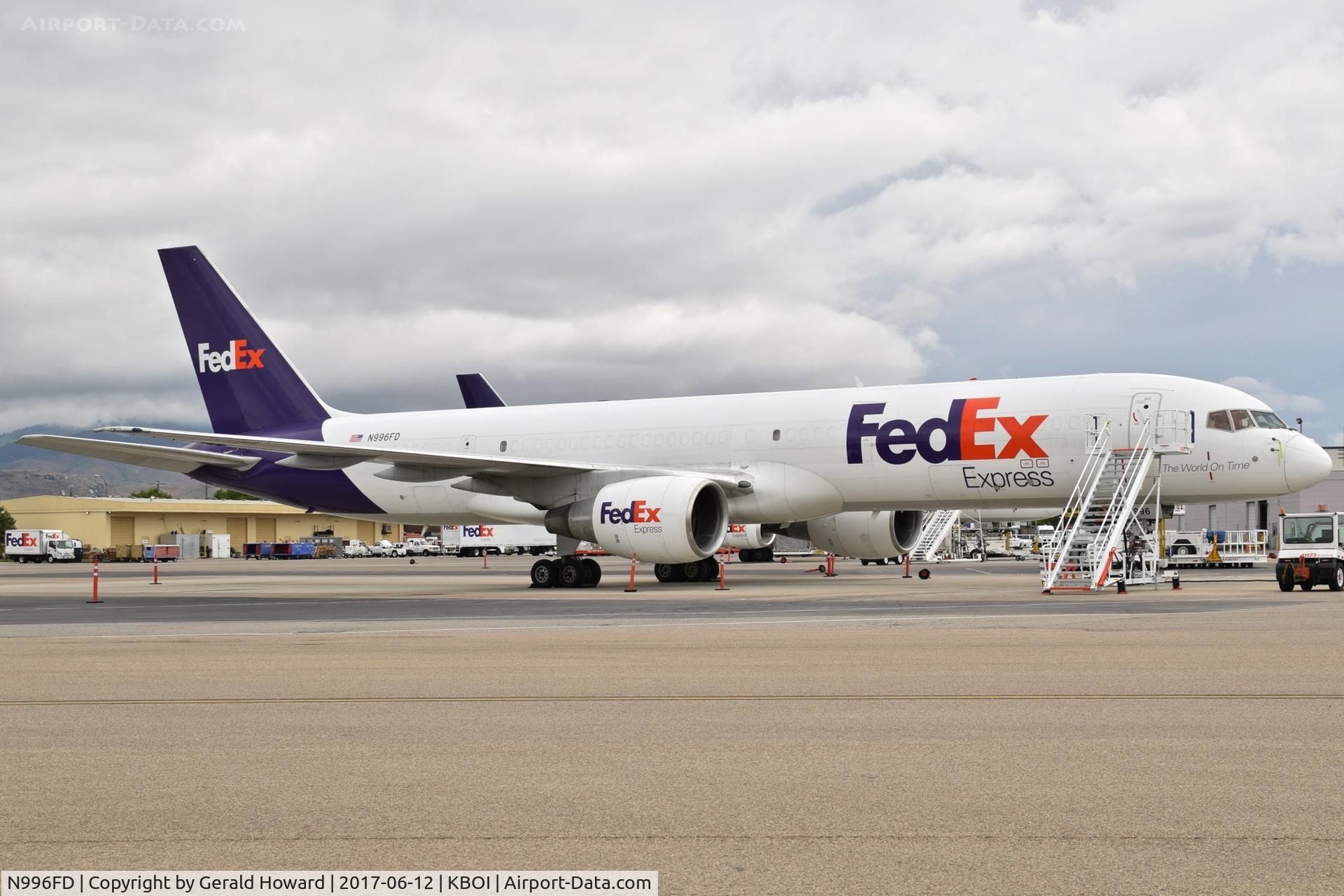 N996FD, 1993 Boeing 757-2Q8 C/N 26270, Parked on the FedEx ramp.