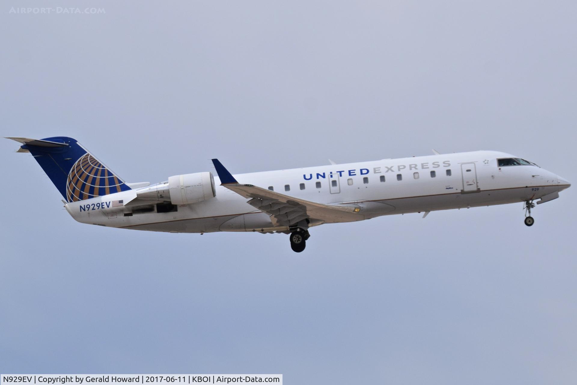 N929EV, 2004 Bombardier CRJ-200ER (CL-600-2B19) C/N 8007, Departing RWY 28R.