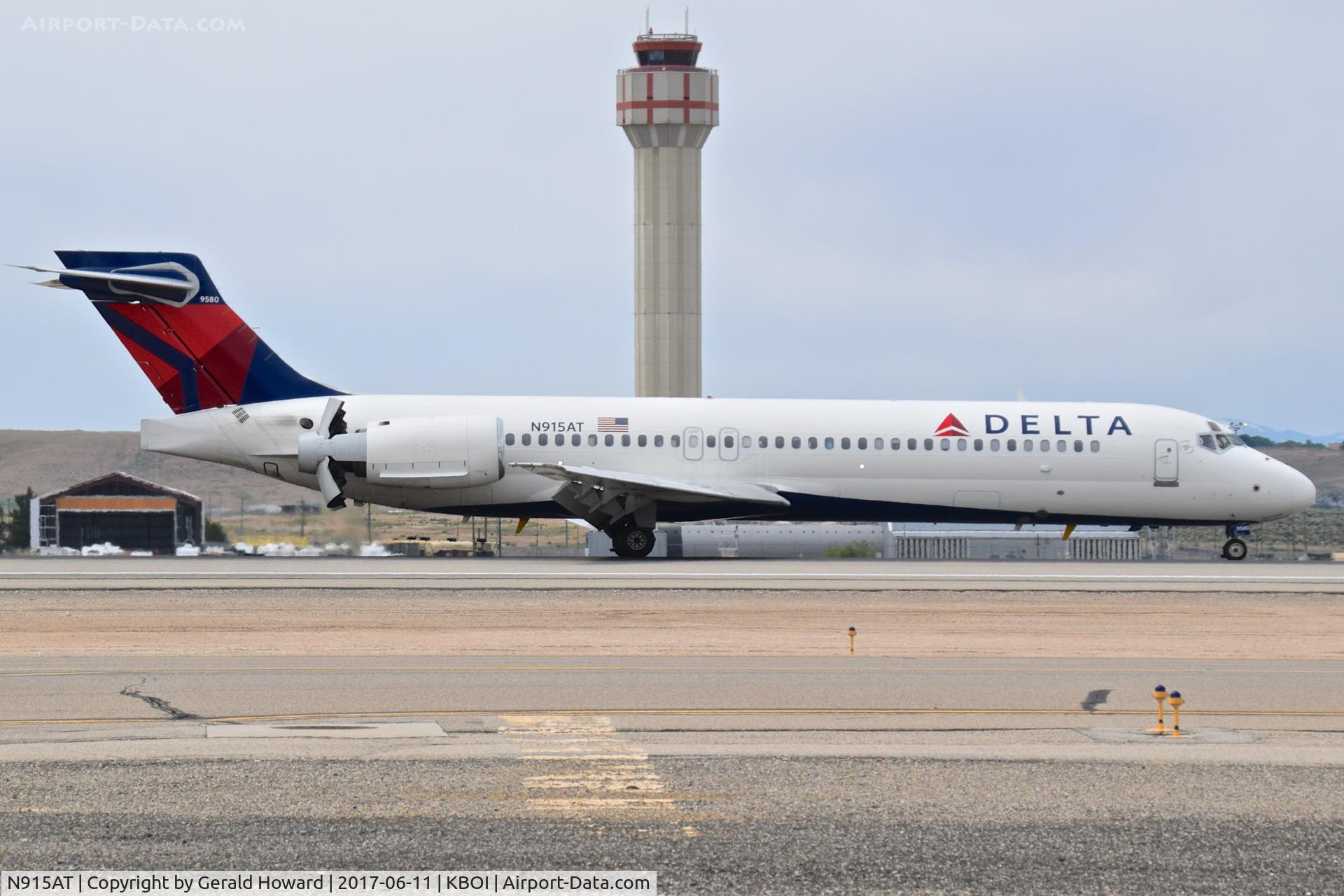N915AT, 2001 Boeing 717-200 C/N 55085, Landing roll out on RWY 28R.