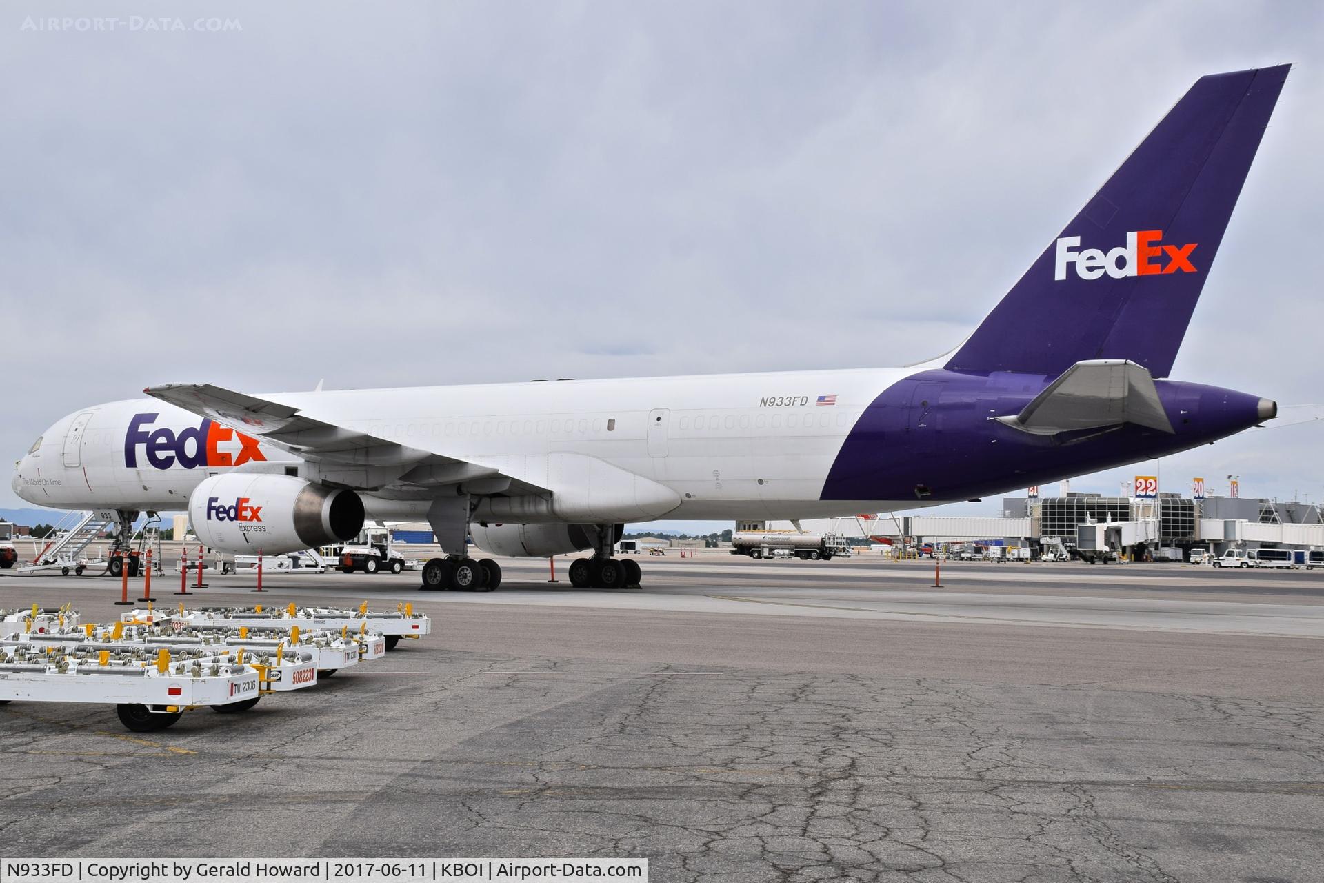 N933FD, 1998 Boeing 757-200 C/N 24330, Parked on the FedEx ramp.