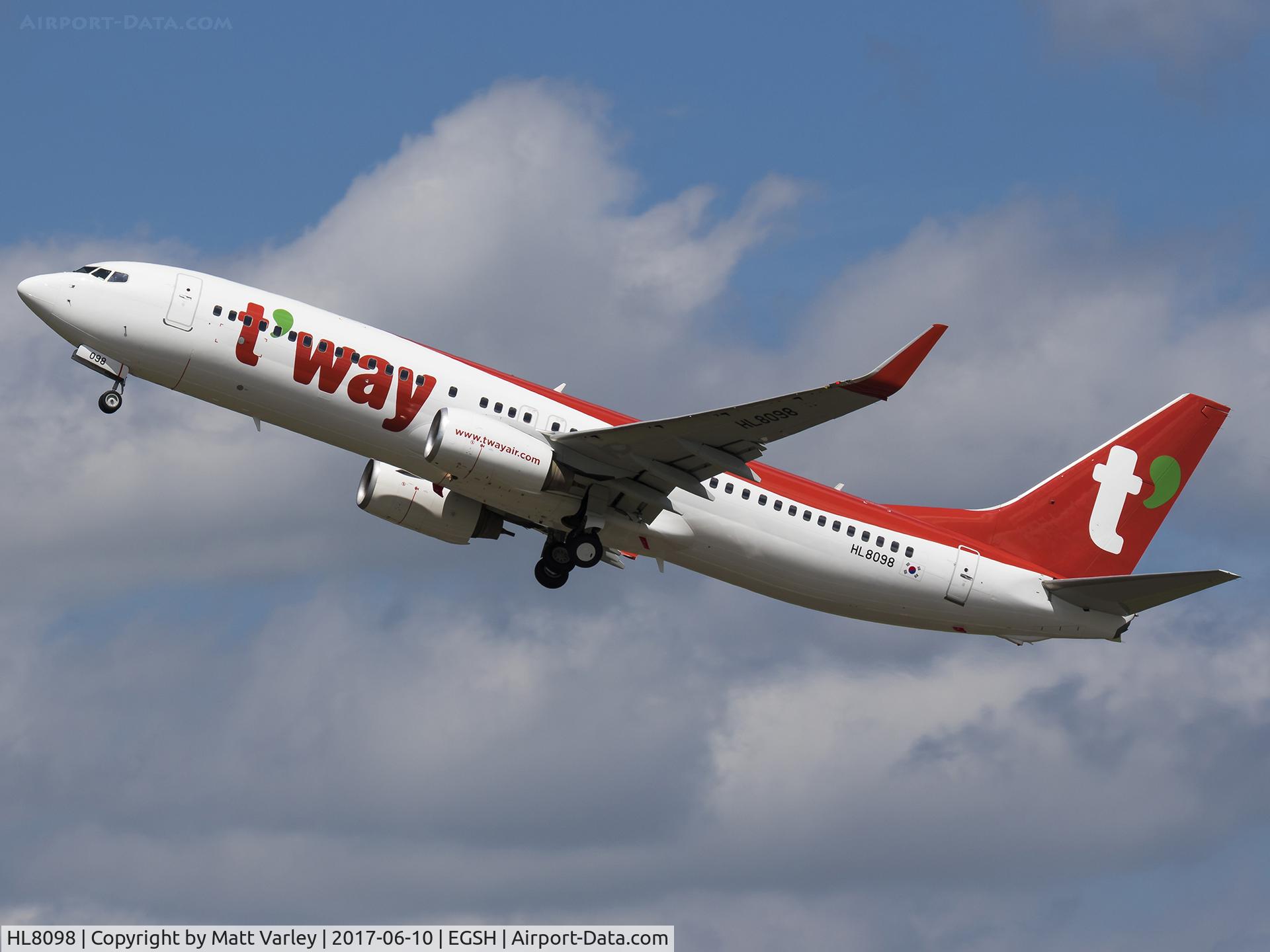 HL8098, 2009 Boeing 737-8KN C/N 40234, Climbing out off RWY 27 @ NWI.....