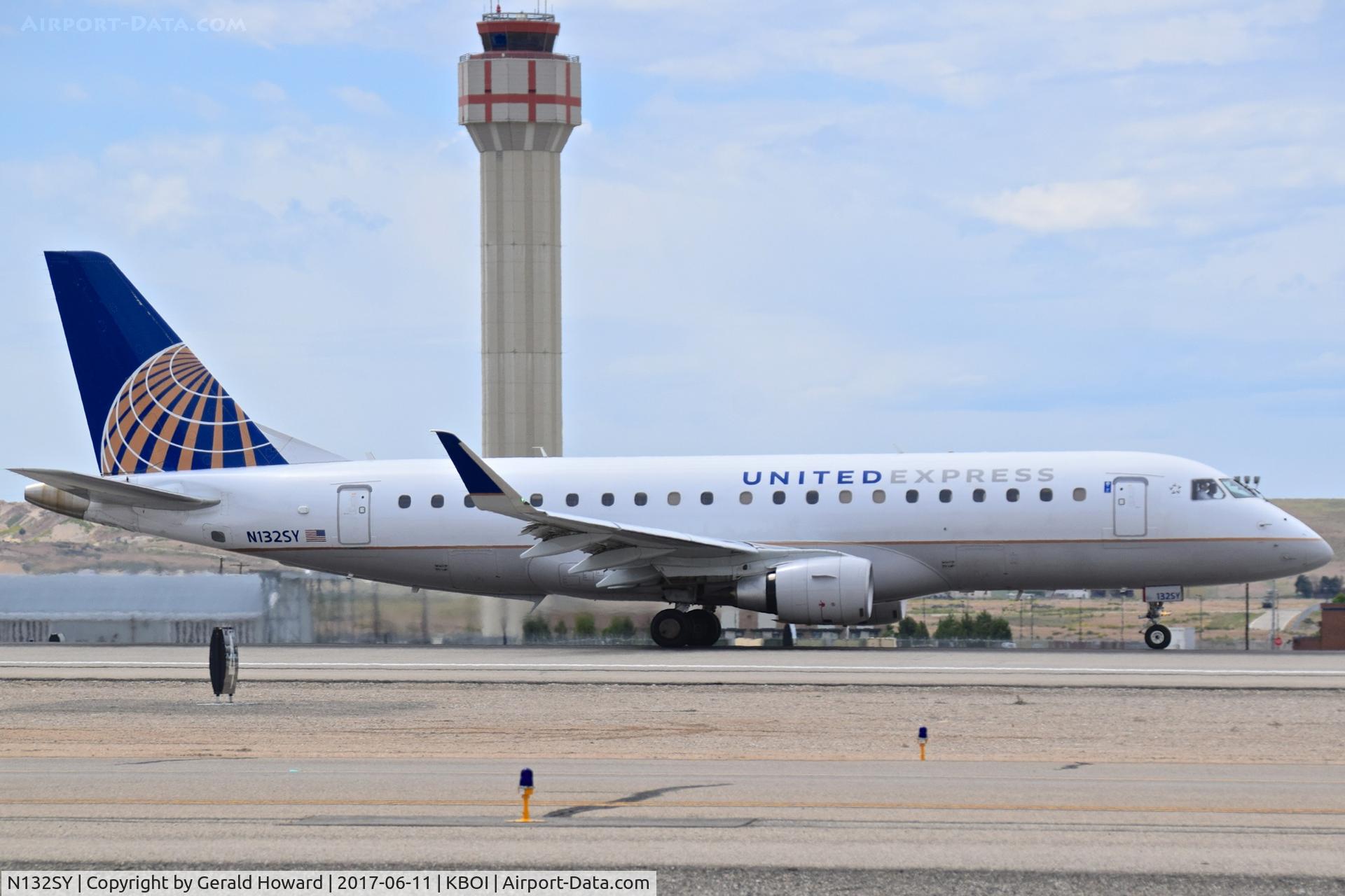 N132SY, 2015 Embraer 170LR (ERJ-170-100LR) C/N 17000451, Take off roll on RWY 28R.