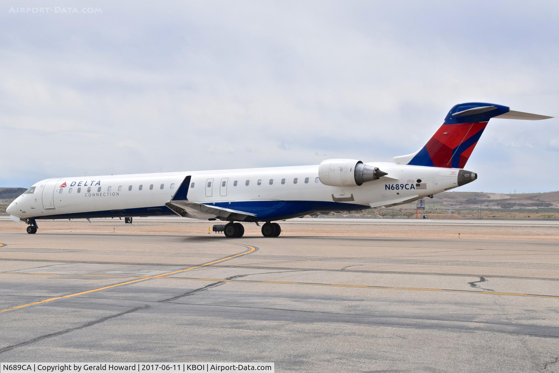 N689CA, 2007 Bombardier CRJ-900ER (CL-600-2D24) C/N 15133, Taxiing on Alpha for RWY 28R.