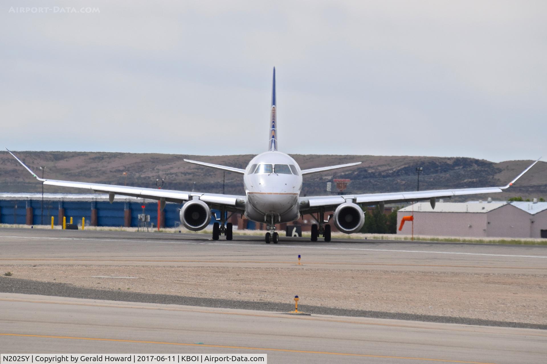N202SY, 2016 Embraer 175LR (ERJ-170-200LR) C/N 17000624, Turning off RWY 28R.