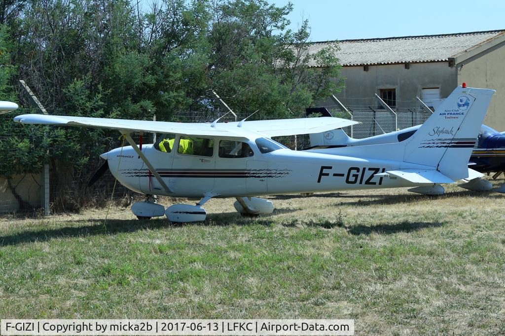 F-GIZI, Cessna 172R C/N 172-80435, Parked