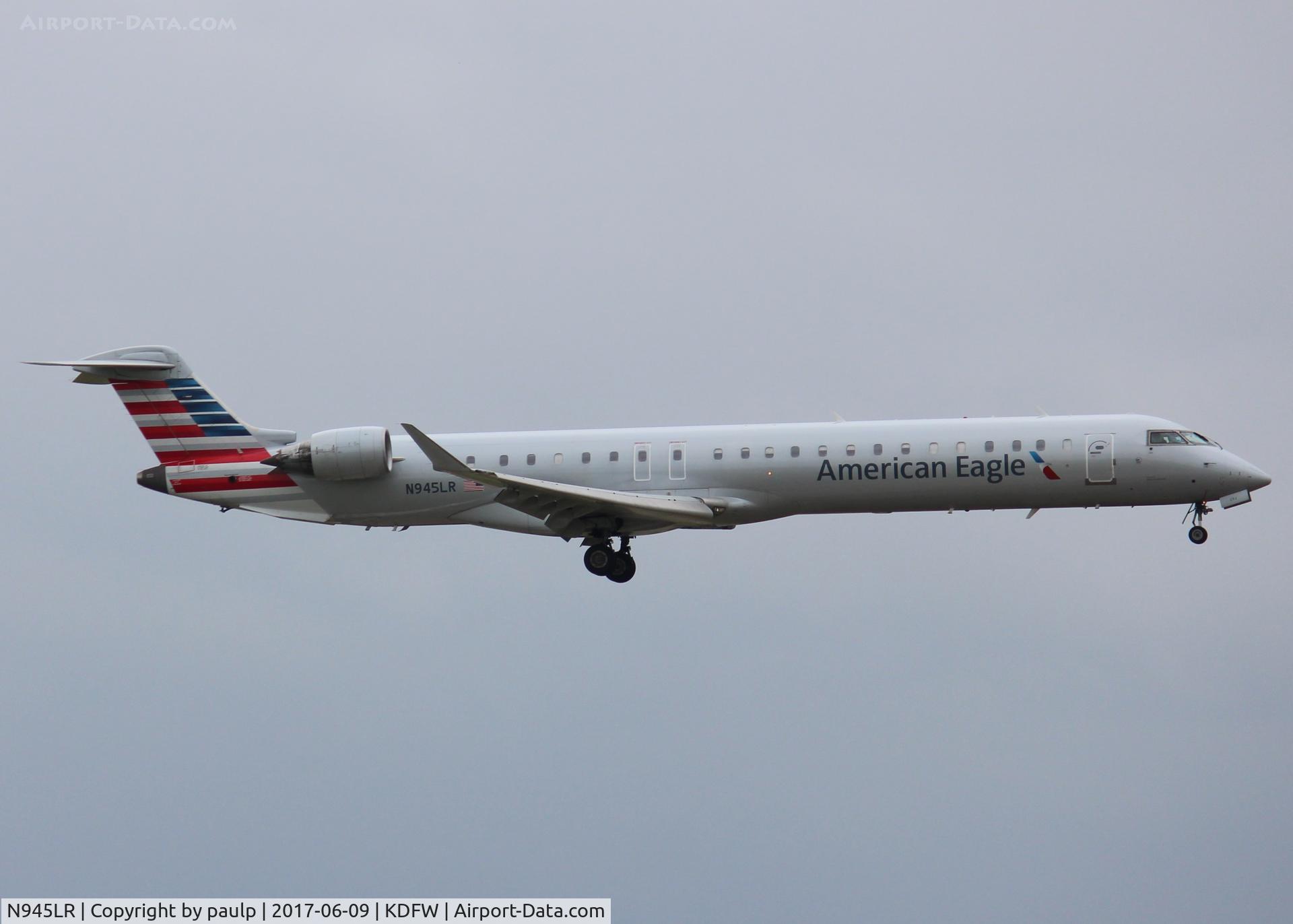 N945LR, 2006 Bombardier CRJ-900 (CL-600-2D24) C/N 15077, At DFW.