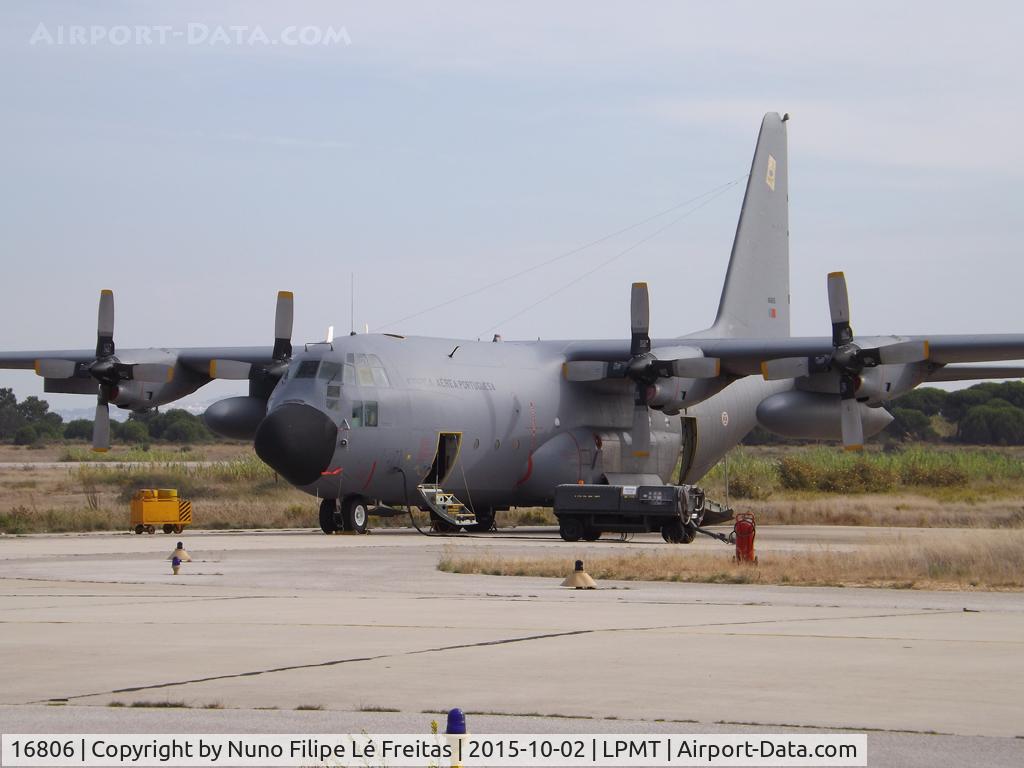 16806, Lockheed C-130H Hercules C/N 382-5264, At the ramp.