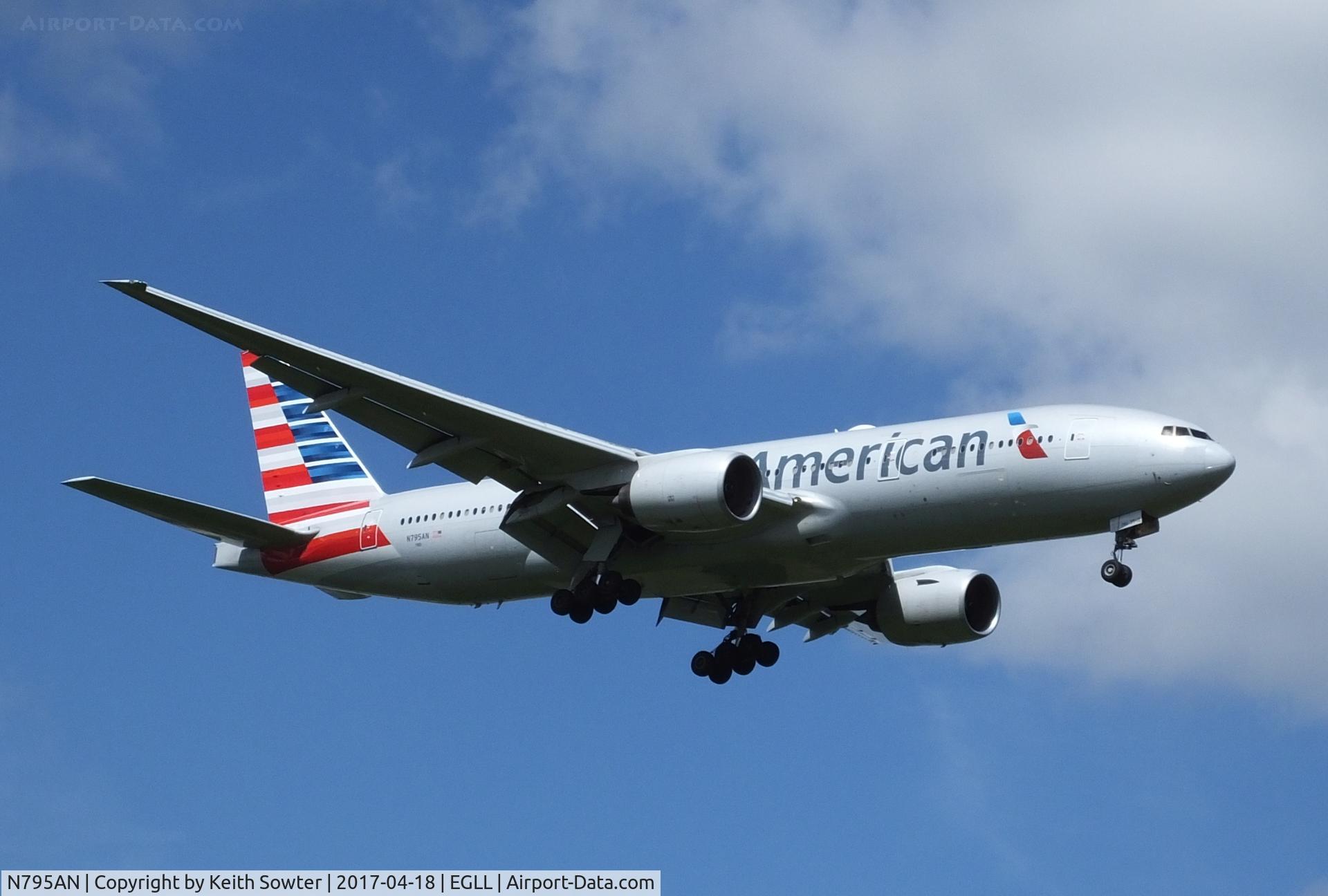 N795AN, 2000 Boeing 777-223 C/N 30257, Short finals for 09L