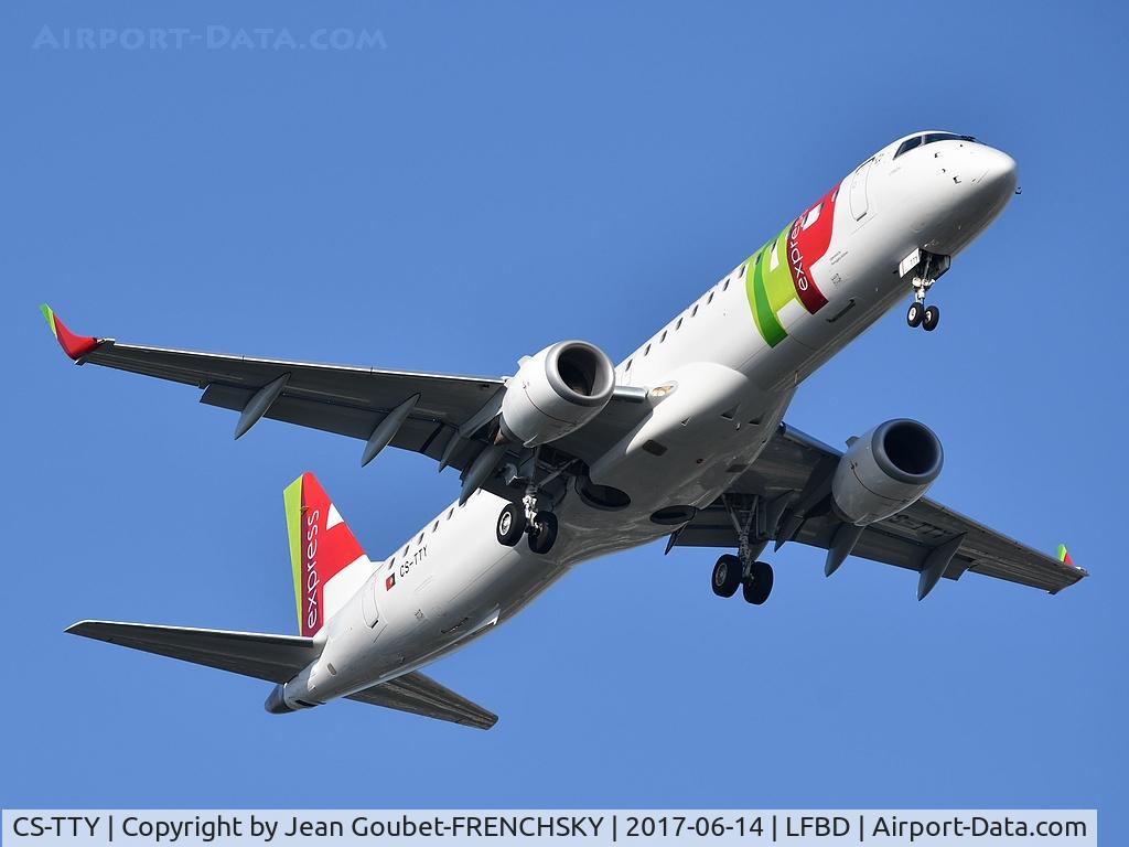 CS-TTY, 2013 Embraer 195AR (ERJ-190-200IGW) C/N 19000609, new TAP Express TP466 from Lisbon landing runway 23