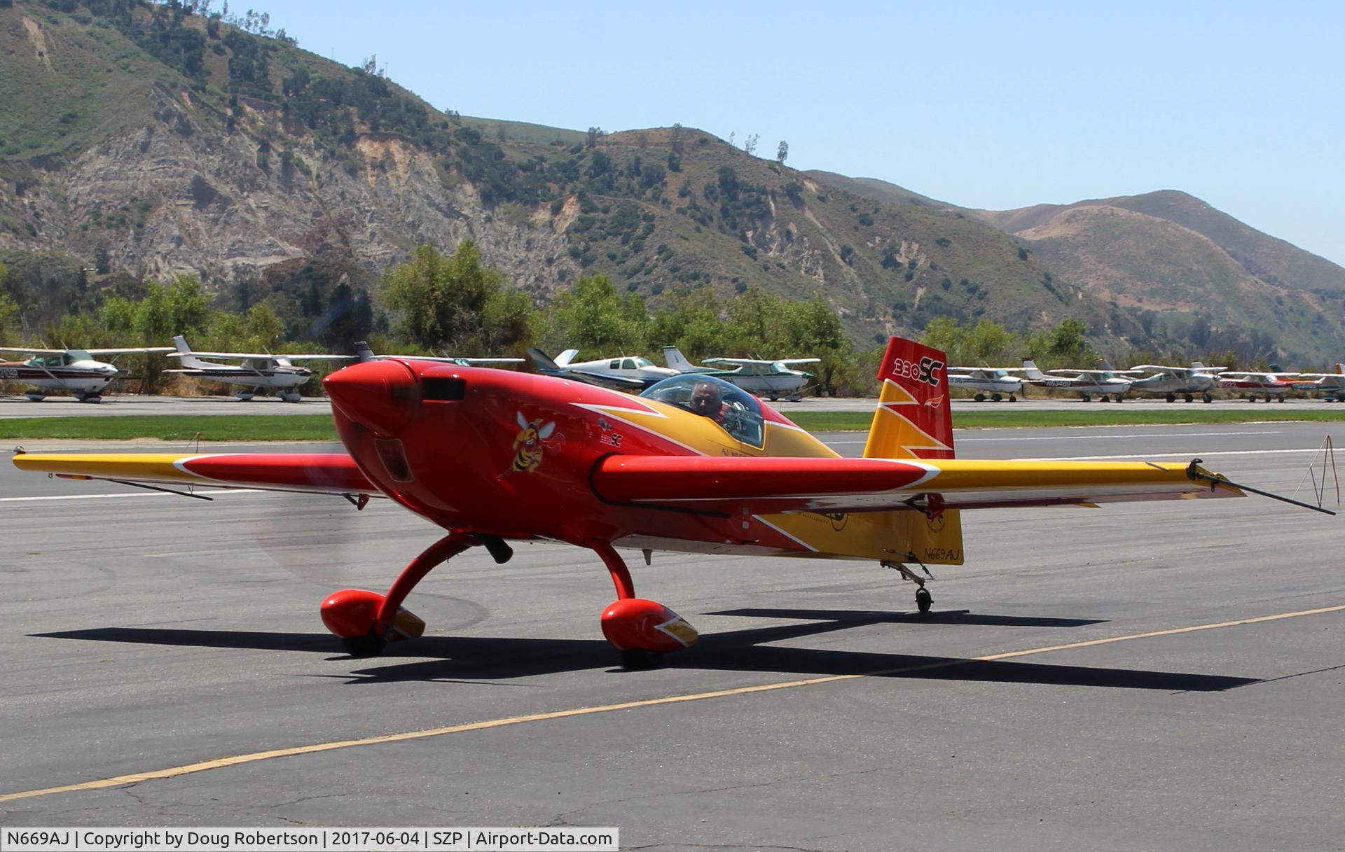 N669AJ, Extra EA-330SC C/N SC001E, Extrafleugzeugproduktions EA330/SC, Lycoming IO-540-L1B5 300 Hp modified to 330 Hp?, Experimental class, taxi