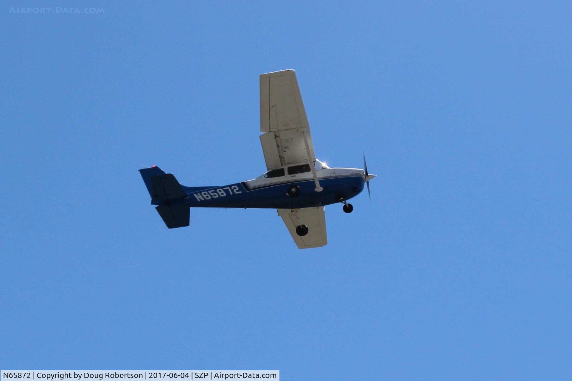 N65872, 1983 Cessna 172P C/N 17275909, 1983 Cessna 172P SKYHAWK, Lycoming O-320-D2J 160 Hp, takeoff climb Rwy 22
