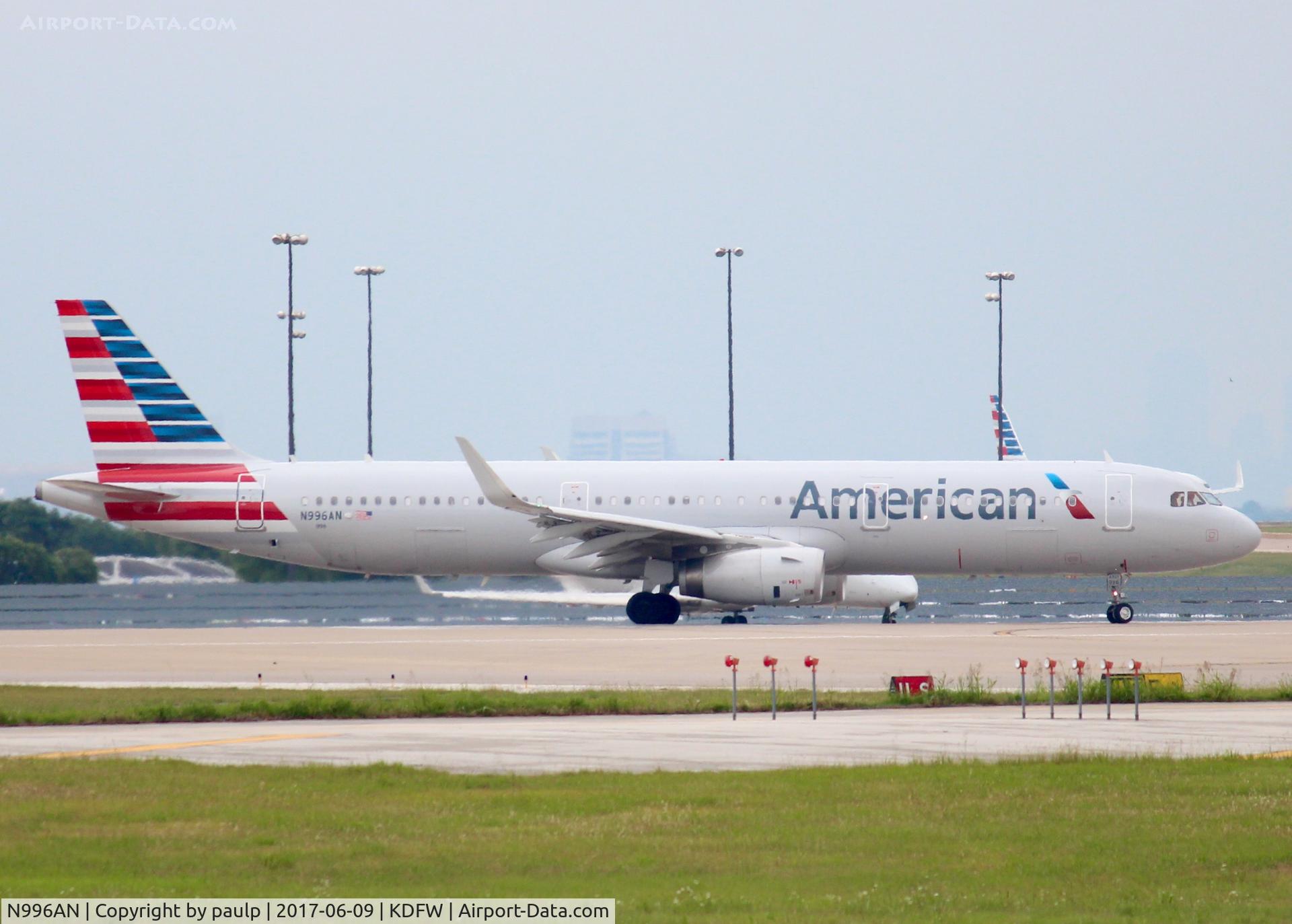 N996AN, 2016 Airbus A321-231 C/N 7310, At DFW.