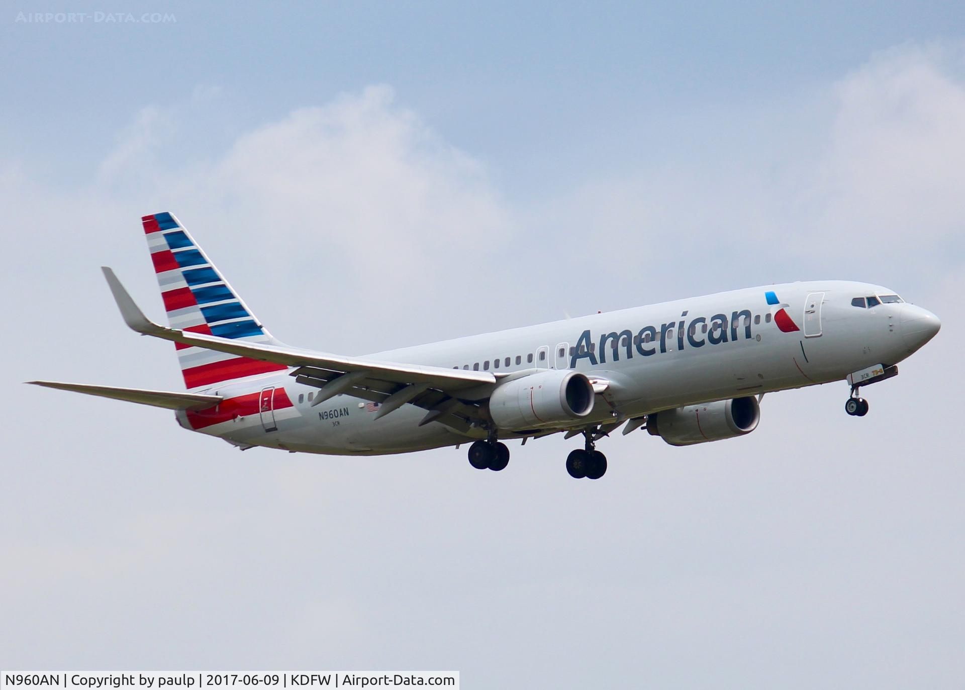 N960AN, 2001 Boeing 737-823 C/N 29542, At DFW.
