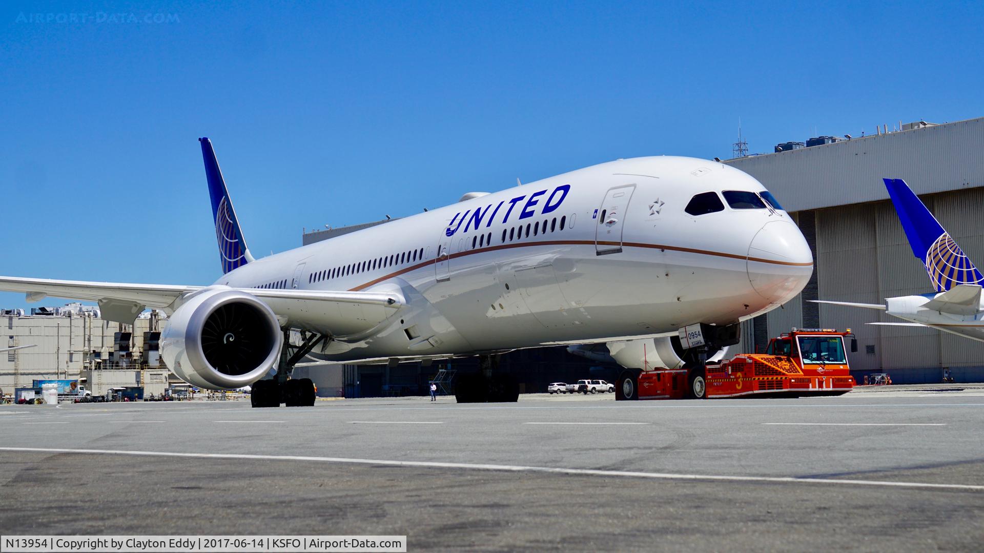 N13954, 2015 Boeing 787-9 Dreamliner C/N 36405, SFO 2017.