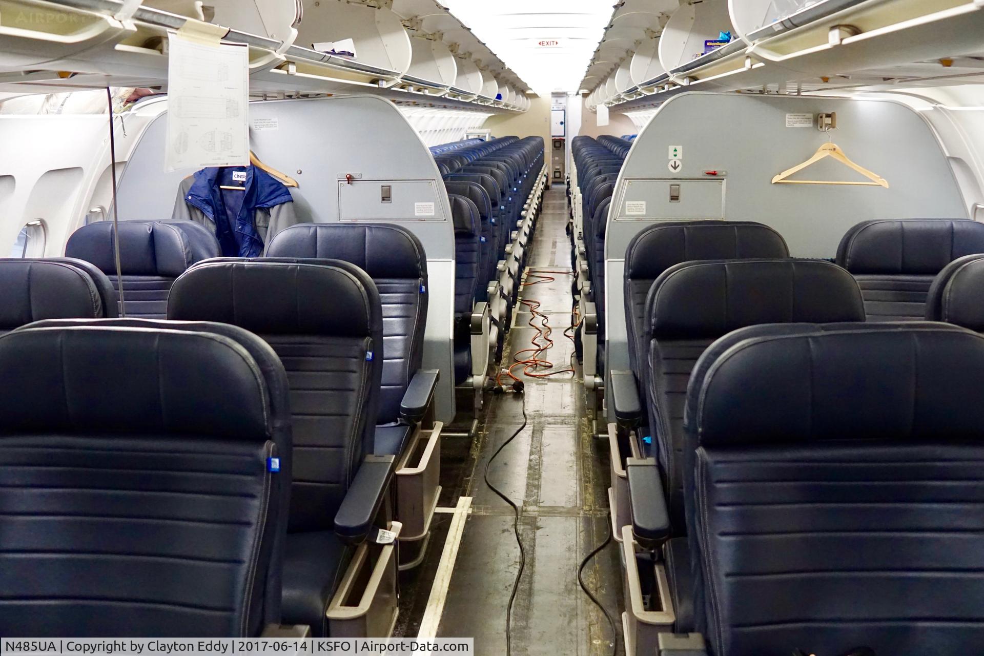 N485UA, 2001 Airbus A320-232 C/N 1617, SFO 2017.