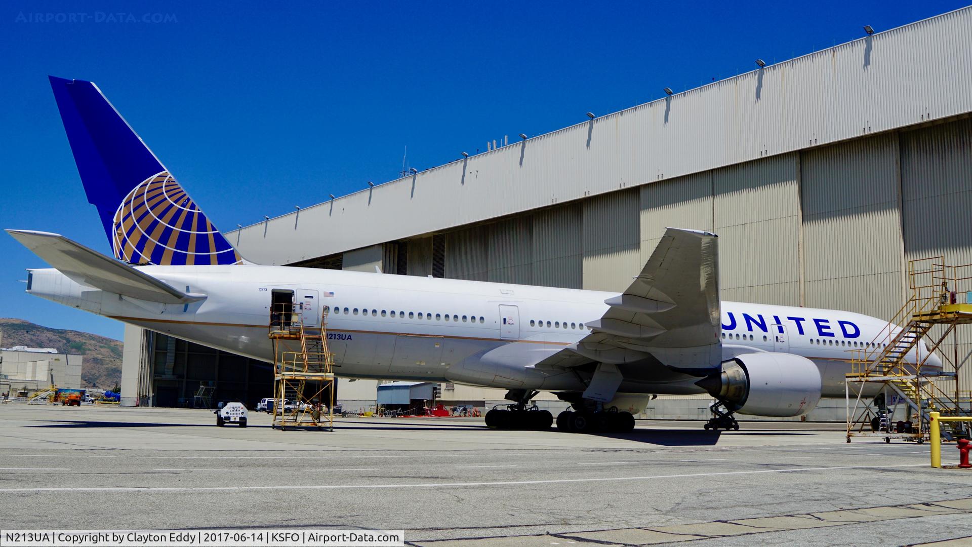 N213UA, 2000 Boeing 777-222 C/N 30219, SFO 2017.