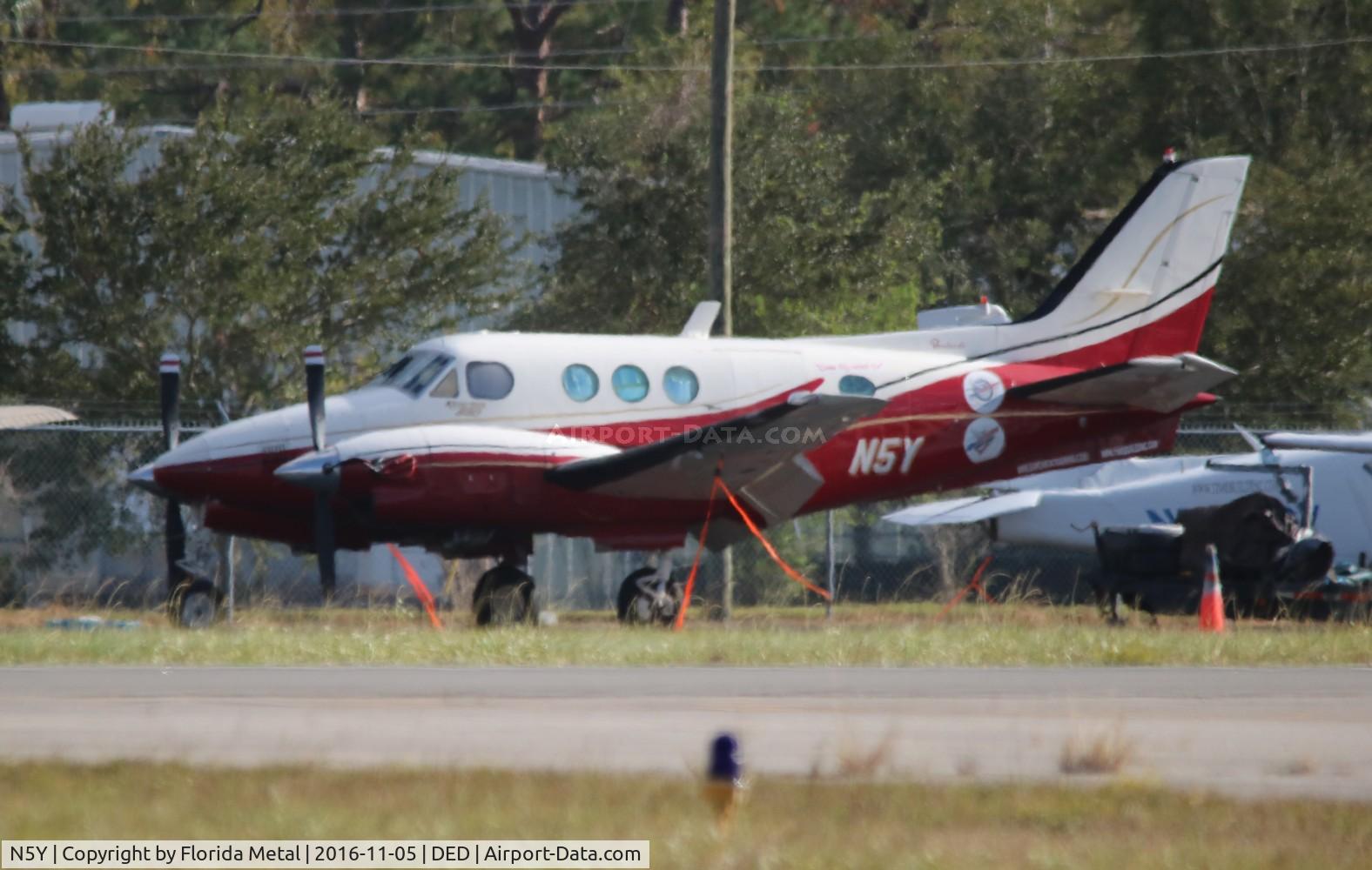N5Y, 1967 Beech 65-A90 C/N LJ-272, Beech A90