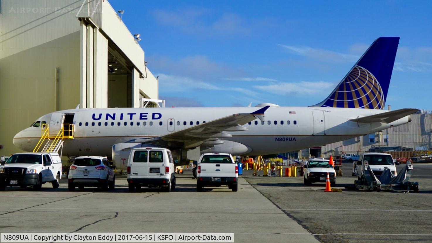 N809UA, 1998 Airbus A319-131 C/N 825, SFO 2017.